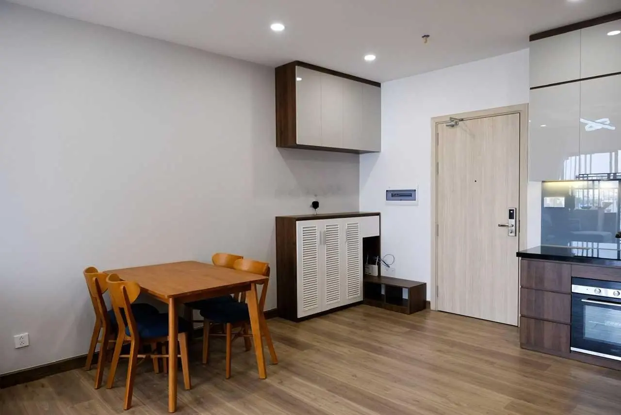 Cần bán gấp căn hộ chung cư Viva Riverside DT: 70m2, 2PN, 2WC. Full NT. Nhà đẹp. Giá: 3,35 tỷ