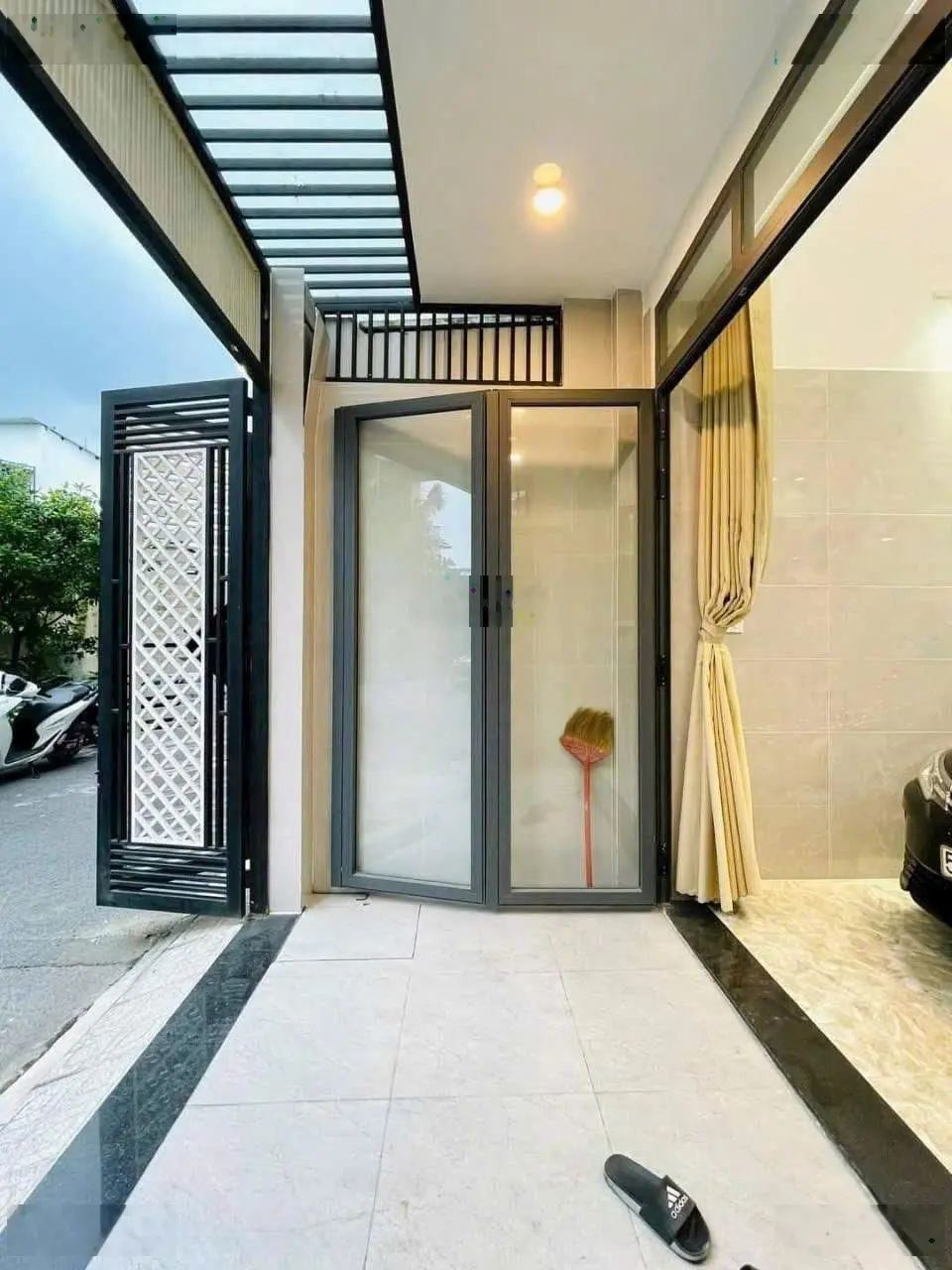 Bán nhà 60m2 đường Số 13 gần hồ bơi Vân Đồn, Q4 giá 3 tỷ 180. Xây 1 trệt 4 lầu - có 5 phòng ngủ