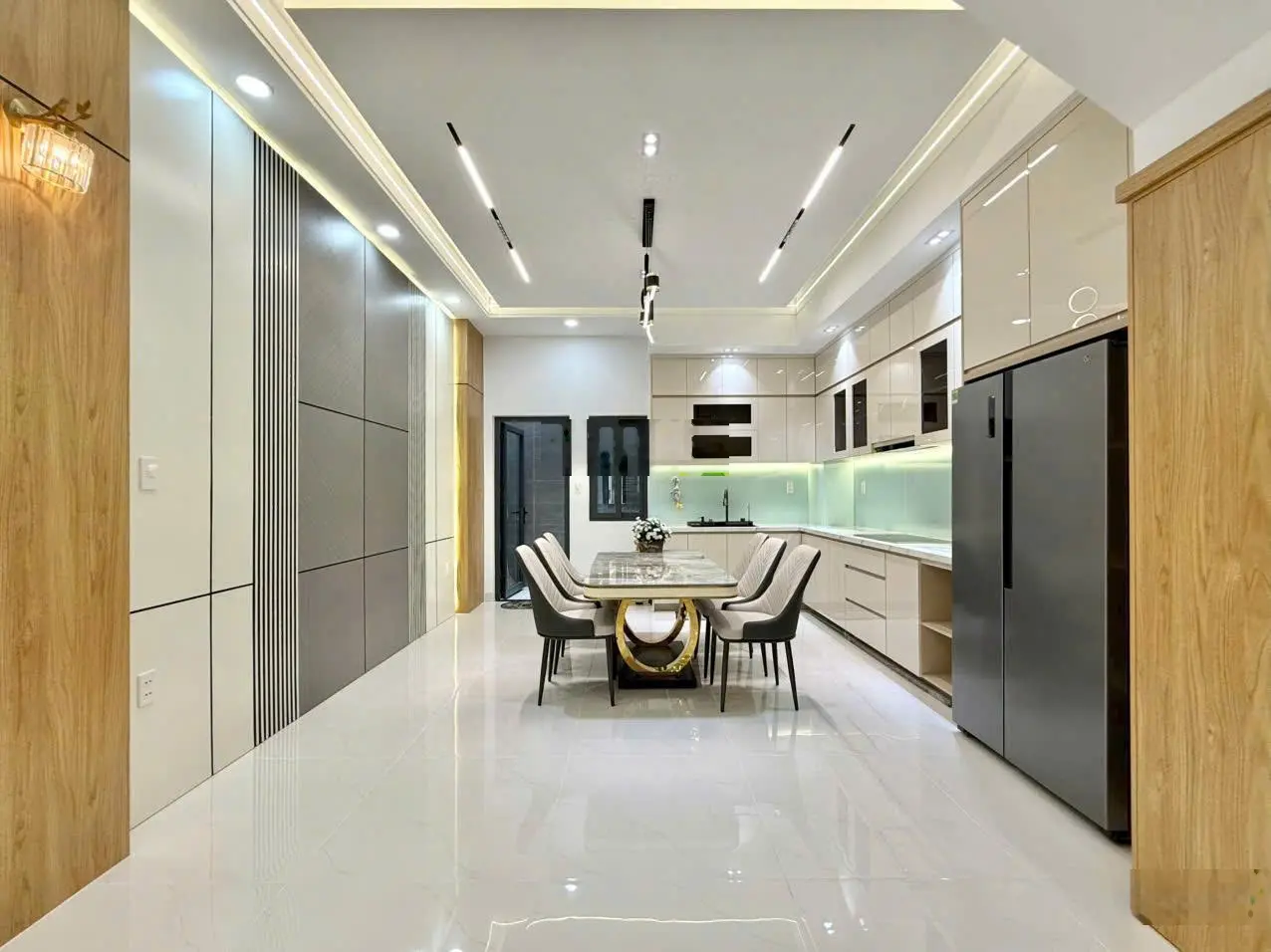 Nhà giá tốt đường Quốc Hương P. Thảo Điền Q2 giá 3tỷ850 DT 71.4m2, đang cho thuê 15tr/tháng. Sổ sẵn