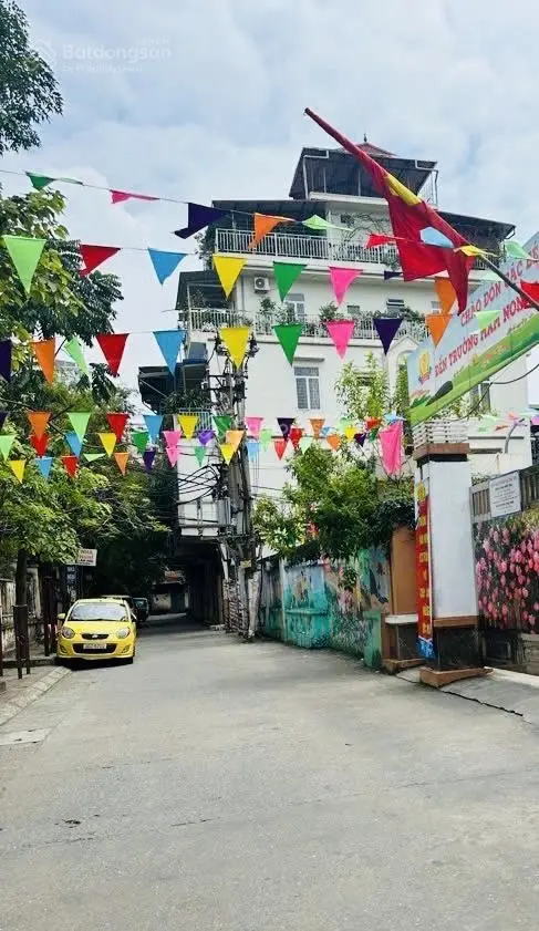 Cần bán nhà phân lô Lạc Trung ôtô tránh dừng đỗ, ngủ trong nhà 70m2, 13 tỷ. LH 0916 231 ***