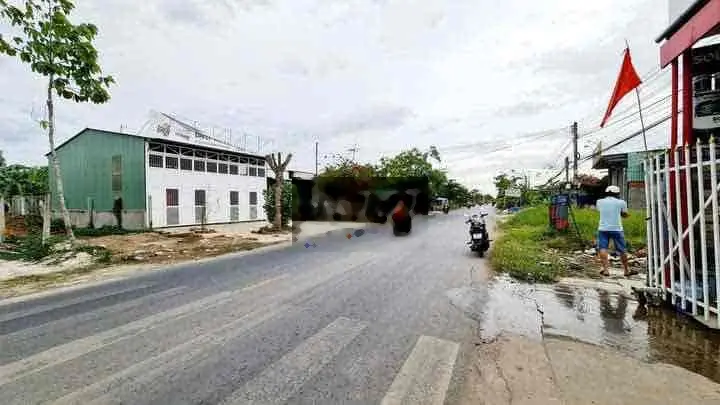 Cần bán gấp-nhà mặt tiền Phạm Hùng