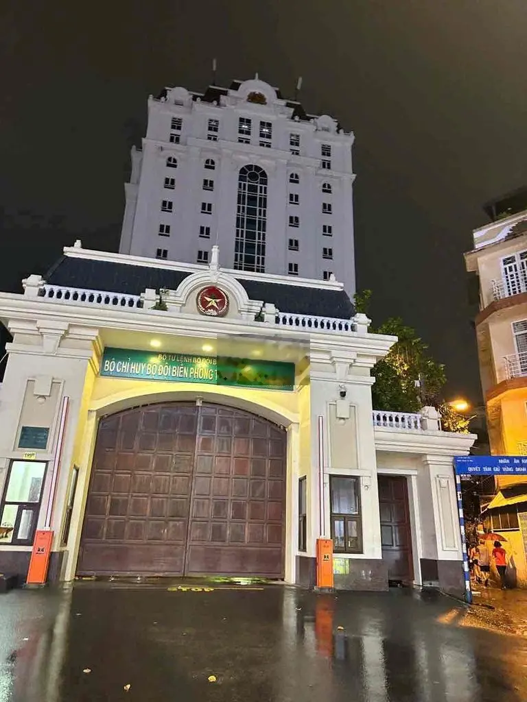 Bán gấp căn hộ view xịn tại Nguyễn Trãi Q1, 57m2, Chỉ 3tỷ9 TL