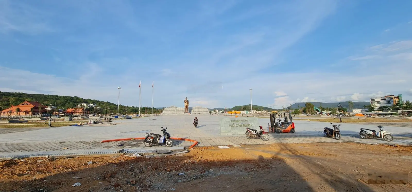 Bán lô đất 130m2, có sẵn thổ cư, đường rộng 8m, Chỉ cách quảng trường Hồ Chí Minh đúng 2.5km