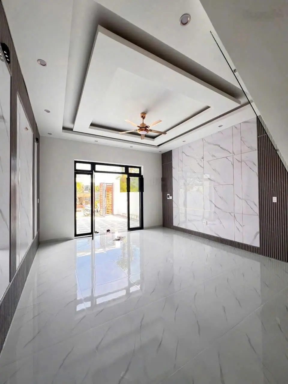 Giảm 100tr thanh lý nhà lầu đường nhựa 8m gần đại học Lạc Hồng. 5 x 21m, sổ riêng thổ cư