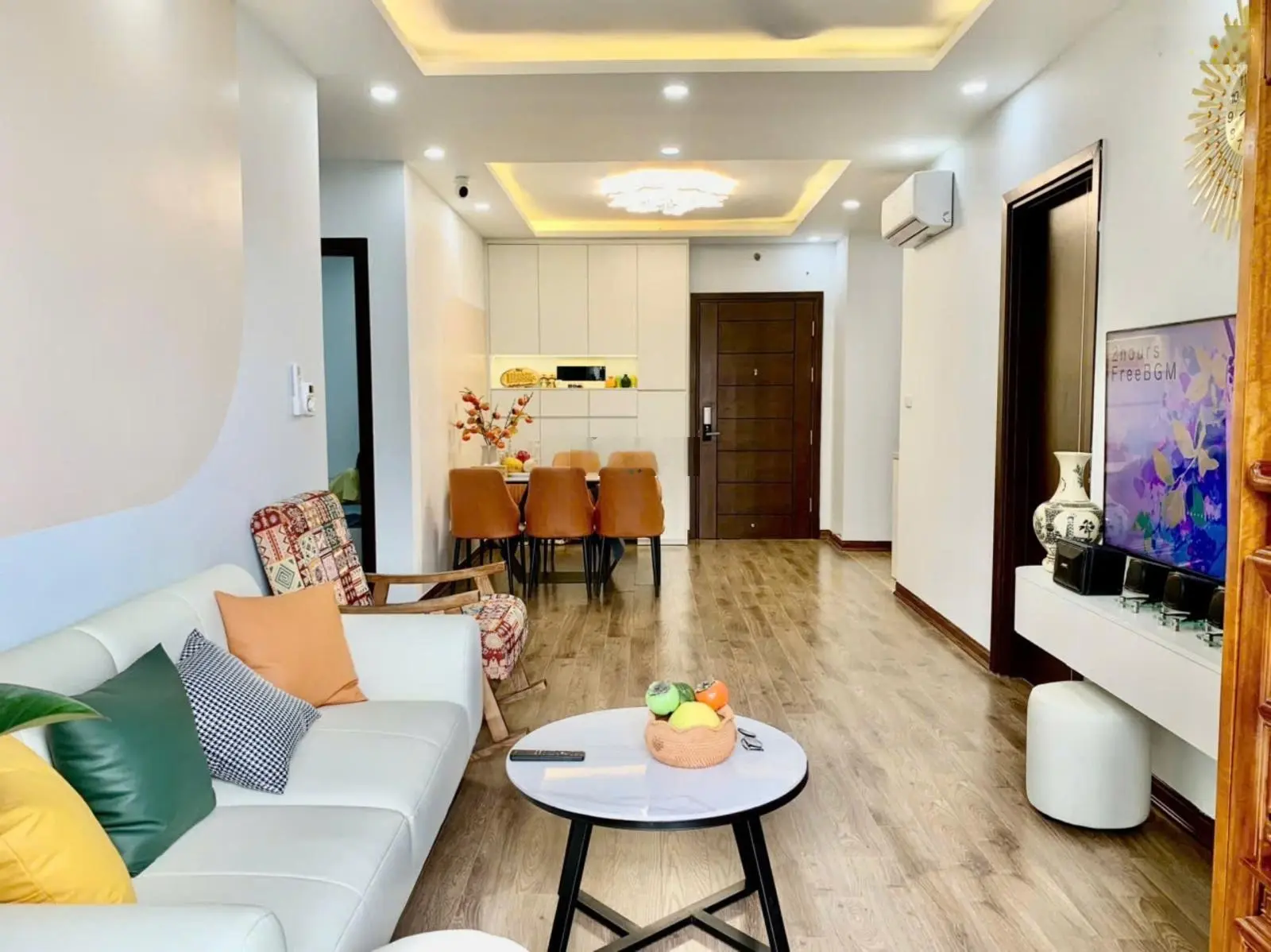 Chính chủ bán gấp CC Star Tower 283 Khương Trung 73m2, 2PN, 2VS, full nội thất, sổ đỏ chính chủ