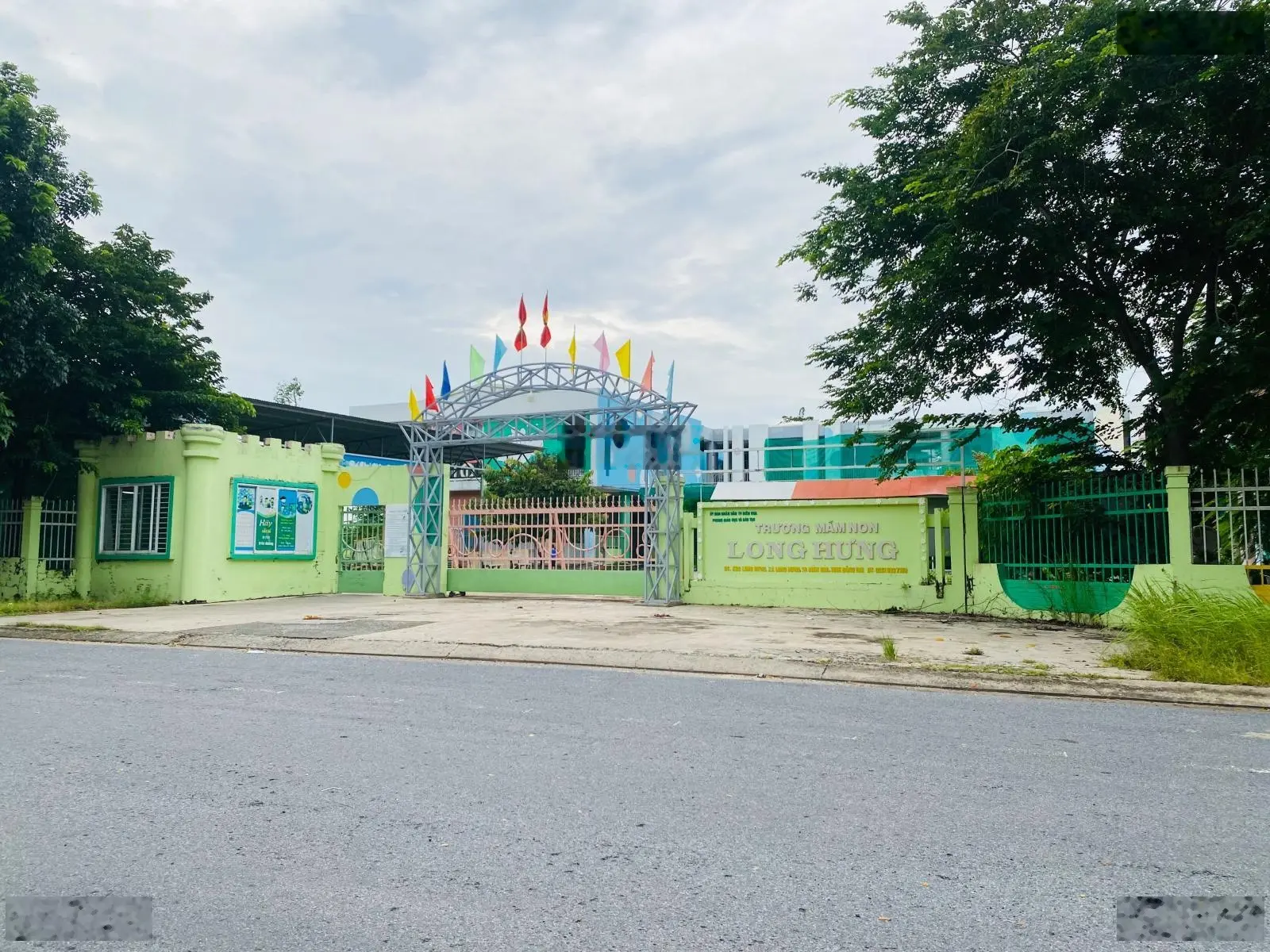Lô đất 2 mặt tiền đừơng lớn 21m khu 4,5 Long Hưng City cần bán gấp 31tr/m2
