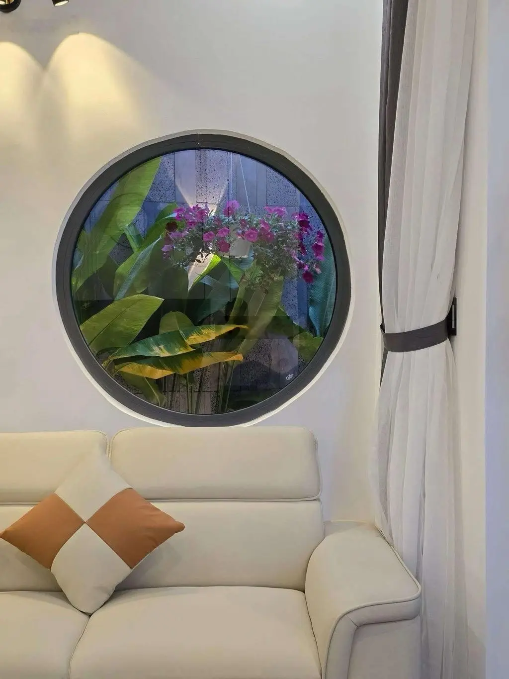 Chào bán nhà 2,5tầng kiệt ôtô thông hoàng diệu trung tâm hải châu,nhà đẹp như hoa hậu,full noi that