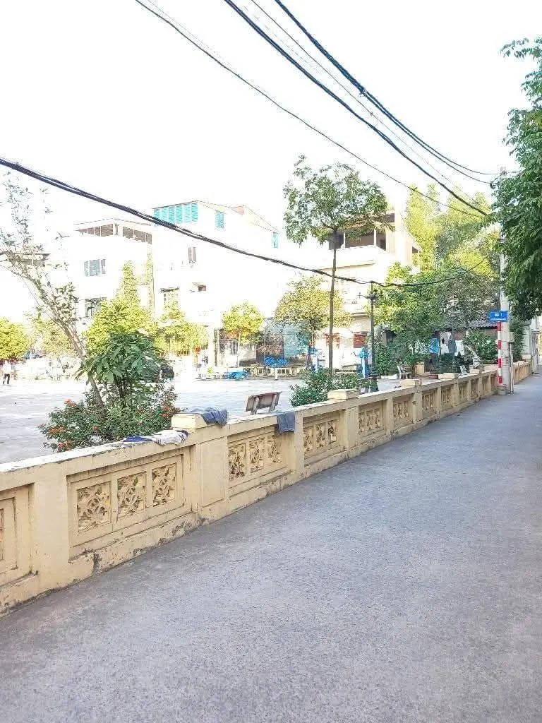 Hoàng liên!!!! nhà đẹp- dân xây- khung cột chắc chắn- oto đỗ cửa- 2 thoáng- 50m2- 3 tầng- 5.92 tỷ