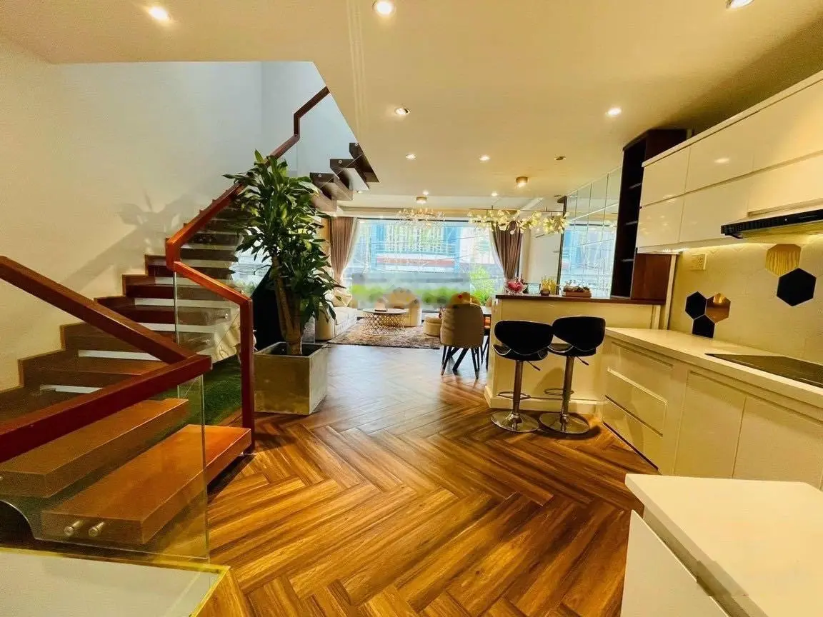 Kẹt tiền bán gấp nhà hẻm xe hơi Hoàng Việt, Phường 4, Tân Bình. Giá chỉ 3,99 tỷ. 0906 806 *** Ngân