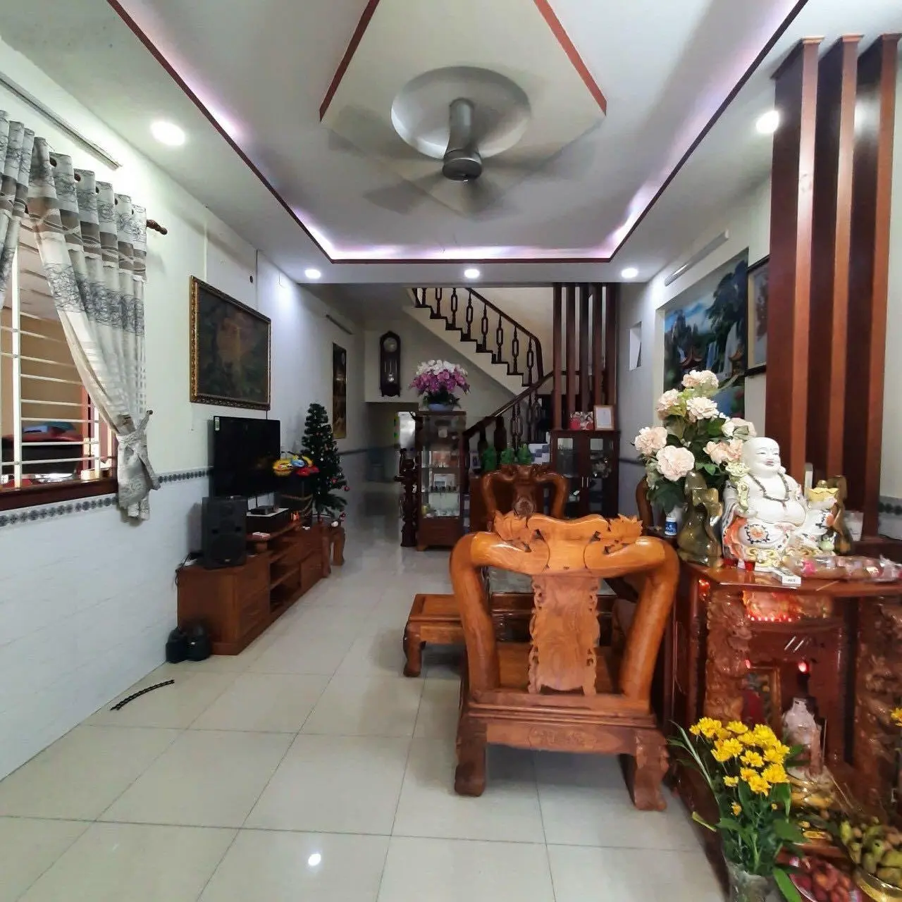 Hàng thơm. Giá siêu hạt rẻ. Nhà gần Vincom TP. Dĩ An. DT: 172m2 lầu trệt 5 phòng ngủ. Giá: 4,8 tỷ