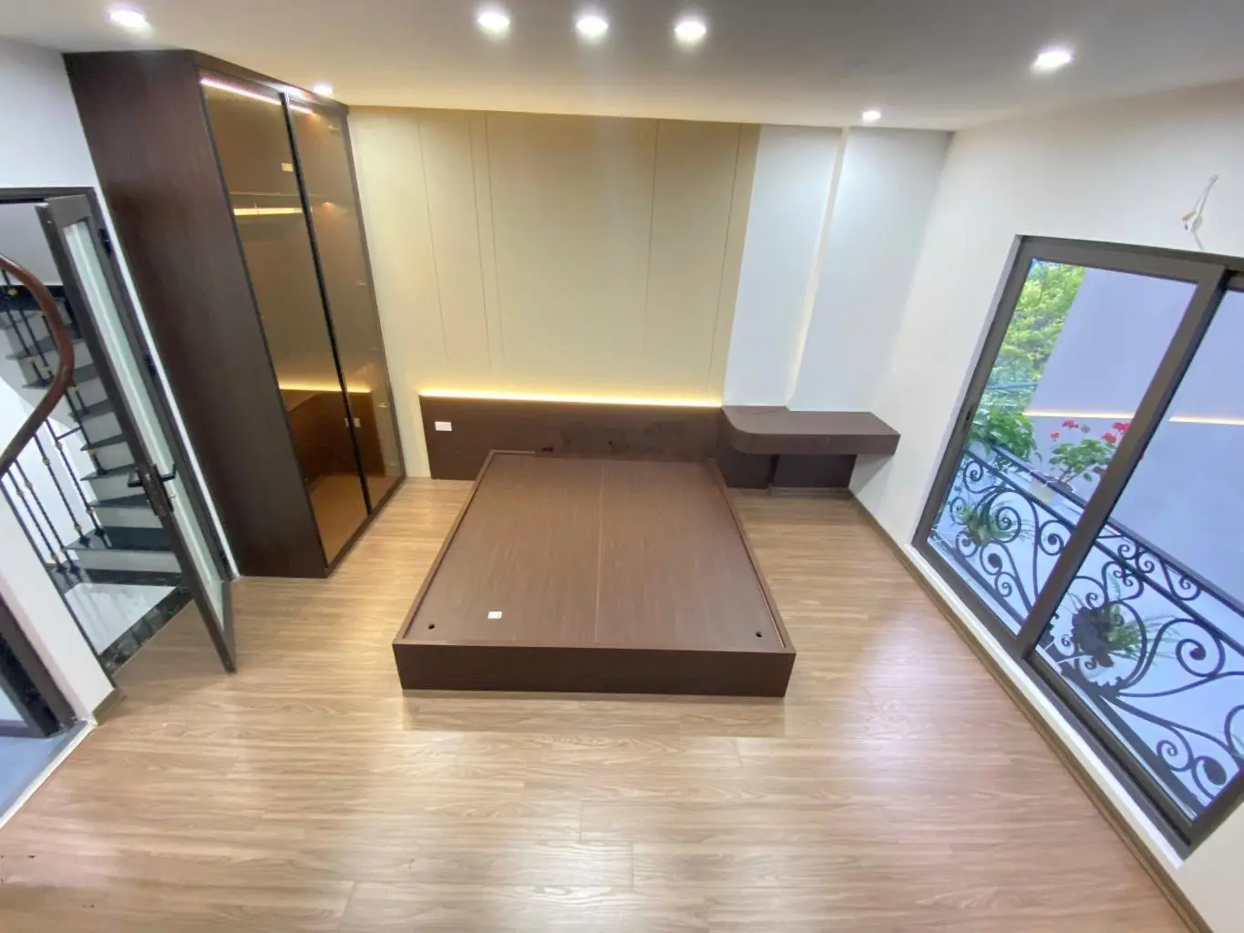 Duy nhất 1 căn Ngay Aeon Thạch Bàn 34m2 x 5T Lô Góc Full nội thất xịn xò 3 bước chân ra Mặt Phố TB