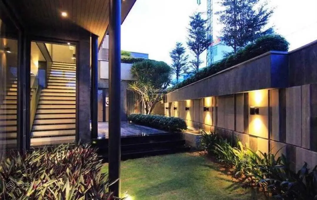 HOT!!! Chuyển Nhượng Biệt Thự Góc 2 Mặt Tiền Mỹ Khê,Gần Biển Cực Đẹp Trung Tâm Phố Du Lịch