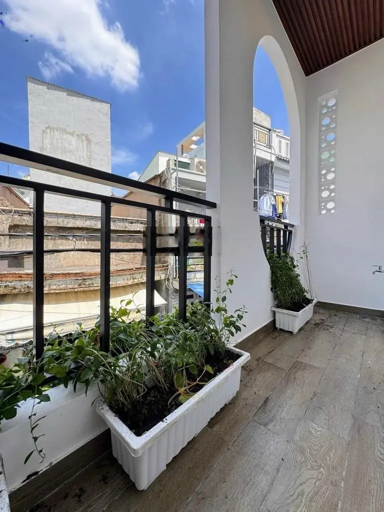 Bán nhà mới 2 tầng 4x8m, giá 3.5ty, ngay lê văn Quới