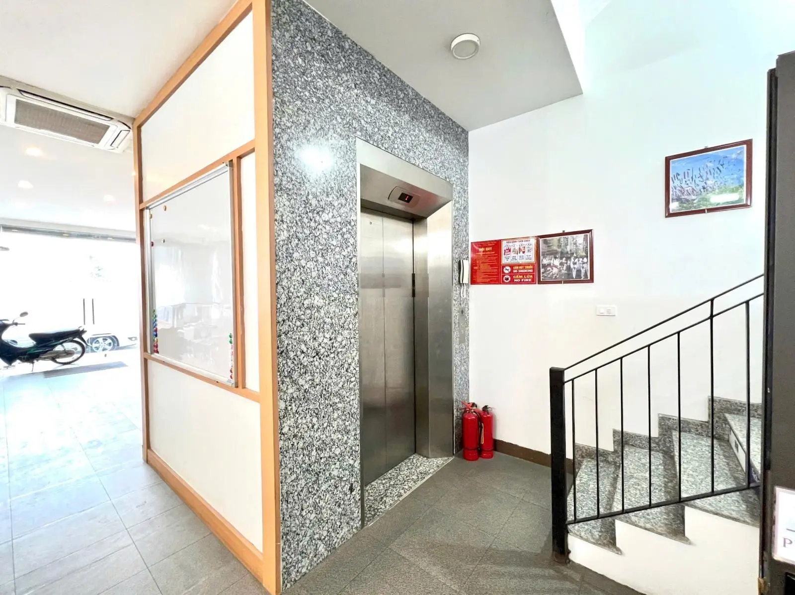Chính chủ tôi bán gấp MP An Dương Vương, Tây Hồ. Lô góc 123m2*5 Tầng thang máy. Dòng tiền 720Tr/năm