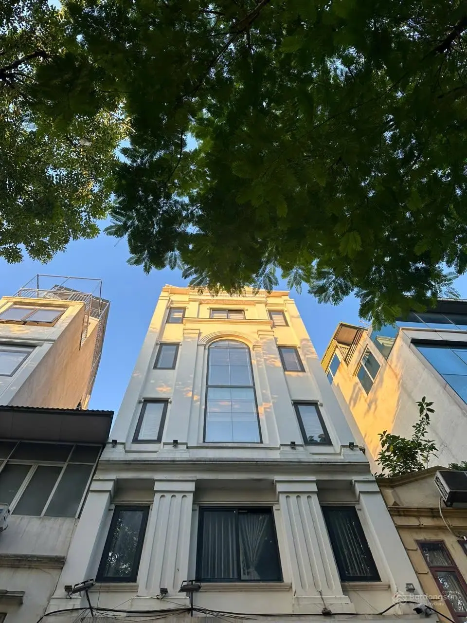 Bán nhanh nhà phố VIP Trúc Khê - Nguyên Hồng- Ô tô - Kinh doanh 85M2 - 5 tầng - 24.5 Tỷ0394 743 ***