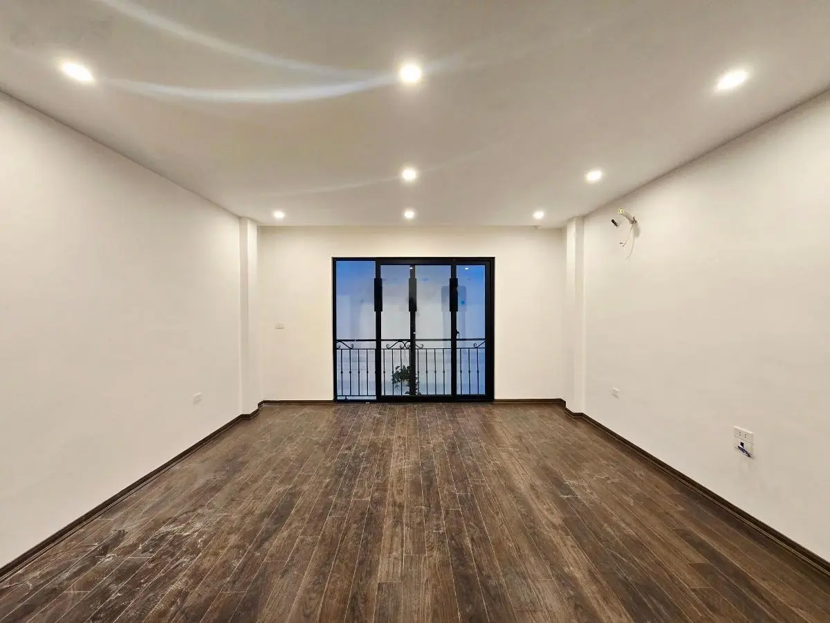 Bán nhà mới đẹp, Hoàng Hoa Thám, Ba Đình. 43m, 5 tầng thang máy xịn, mặt tiền siêu to 5m. Giá tốt !