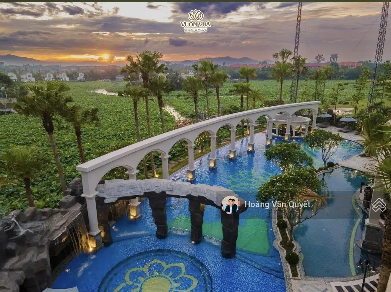 Bán biệt thự 410m2 mặt hồ sen Vườn Vua Resort full đồ sẵn kinh doanh chỉ 18.5tr/m2. LH 0962202555