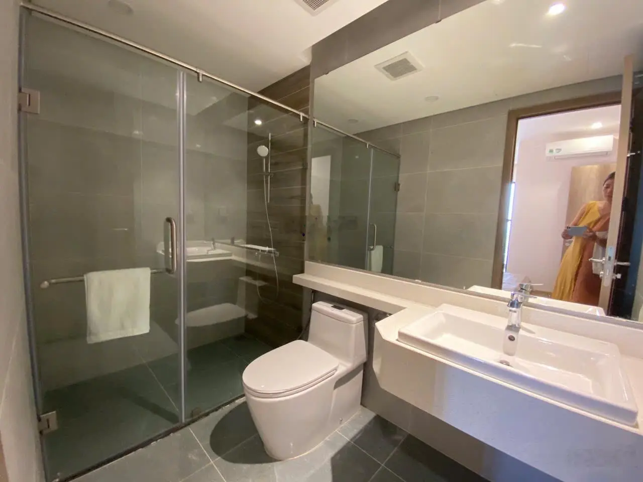 Bán 2pn 2wc Haven Park, 58m2, full đồ, 3.2 tỷ bao phí, view biệt thự đảo, hướng nam. 0337 259 ***