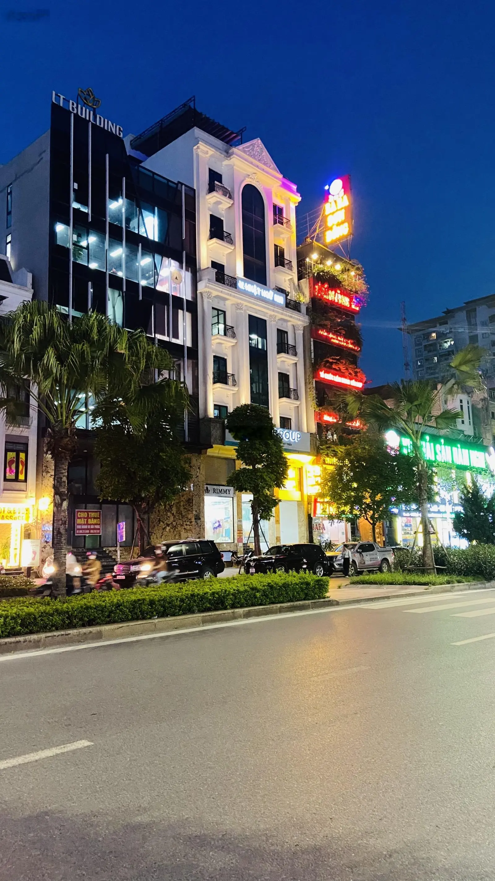 Mặt Phố To Mặt Tiền Rộng 10m - Giá Đầu Tư Hoặc Làm Thương Hiệu VIP Nhất Phố - 56 TỶ.