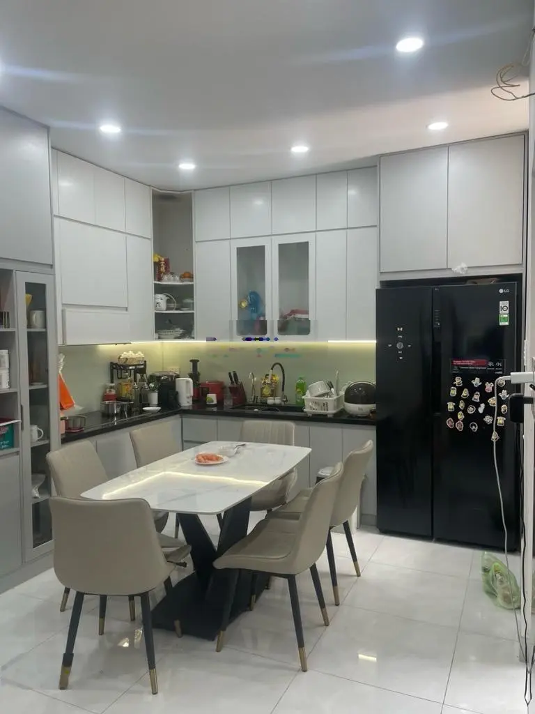 Bán gấp nhà mặt tiền ngay chợ bình chánh, đang cho thuê 9tr/tháng, giá 1 tỷ 350tr