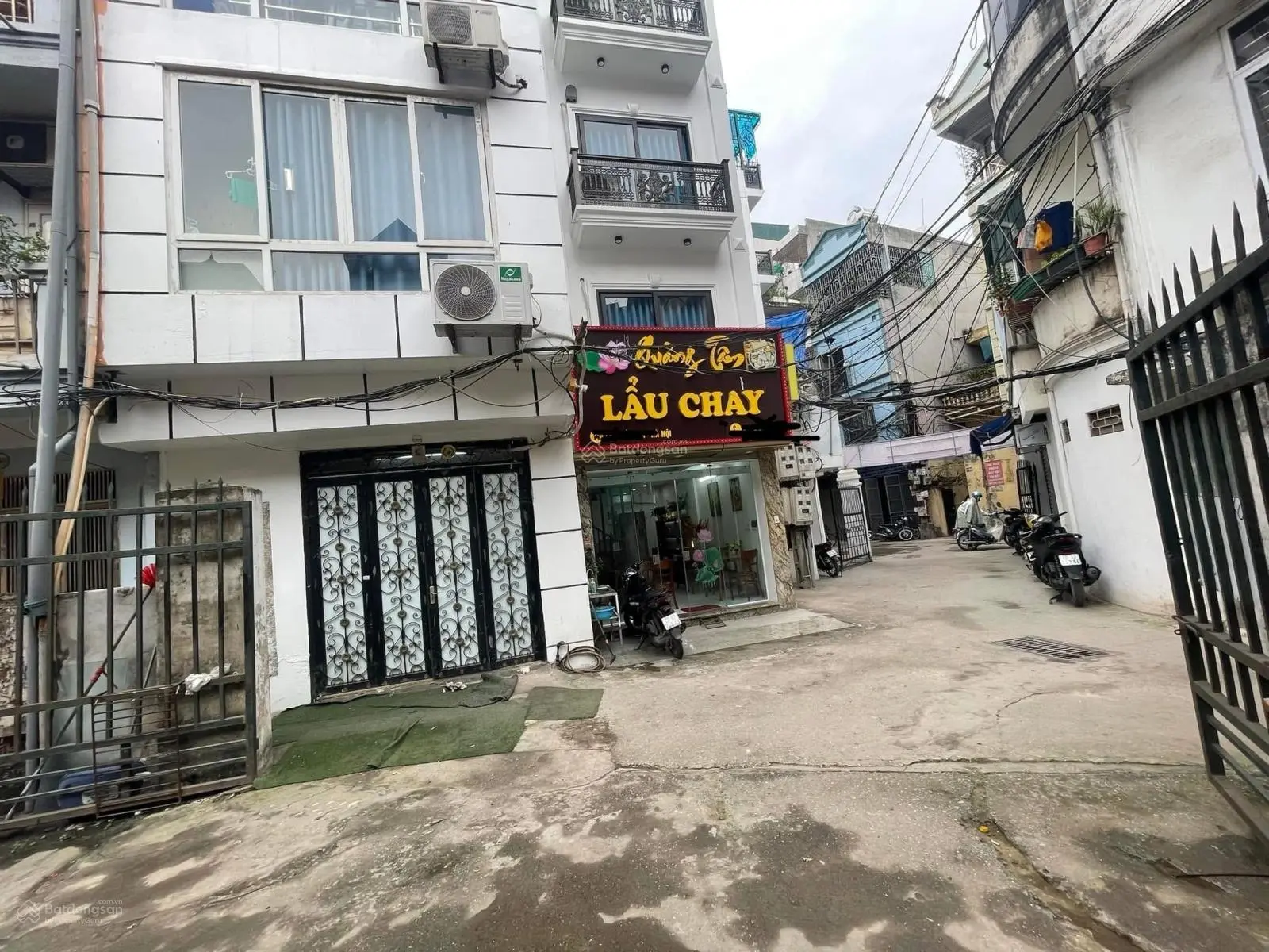 Nhà đẹp ô tô đỗ cửa vào nhà cách MP Dương Văn Bé 100m2 kinh doanh 45m2 MT 4,3m chỉ 12,6 tỷ