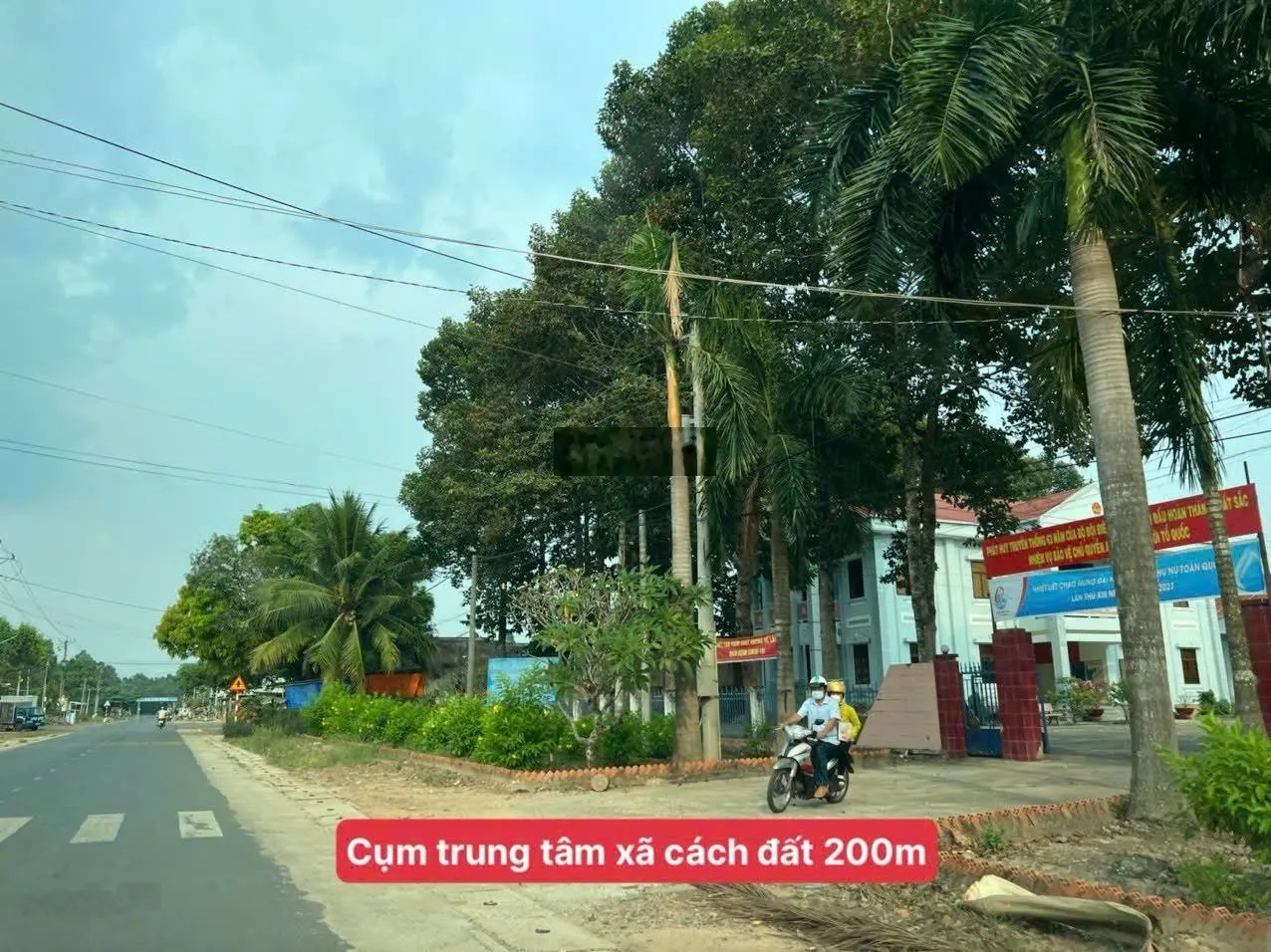 Đất tọa lạc ở trung tâm xã, chợ, trường, trạm mặt tiền nhựa lớn sẵn thổ cư giá nhỉnh 300tr