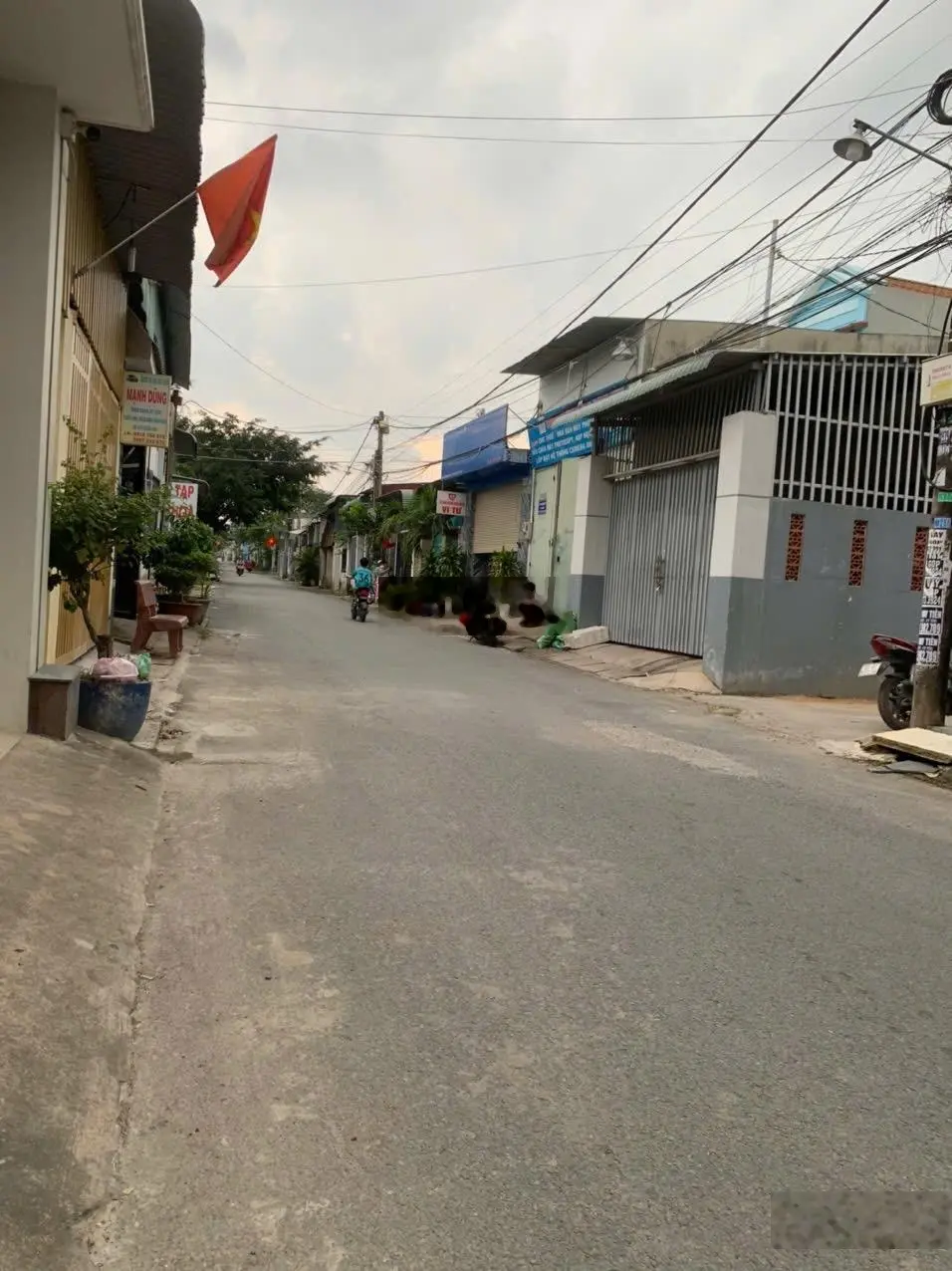 Hạ giá thêm 300tr, bán nhà mặt đường kinh doanh, buôn bán nhỏ