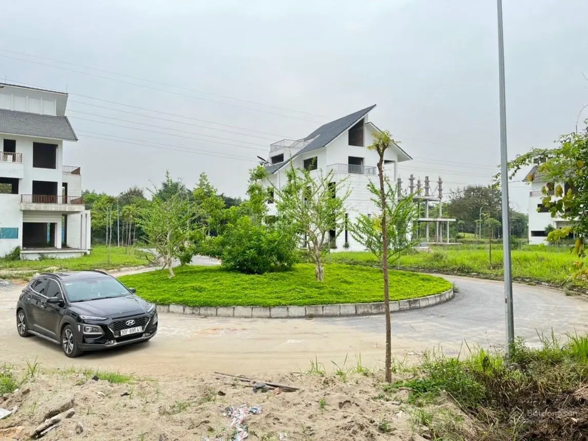 Bán biệt thự 400m2 view hồ siêu đẹp. Giá ngộp cực rẻ LH 0962 204 ***