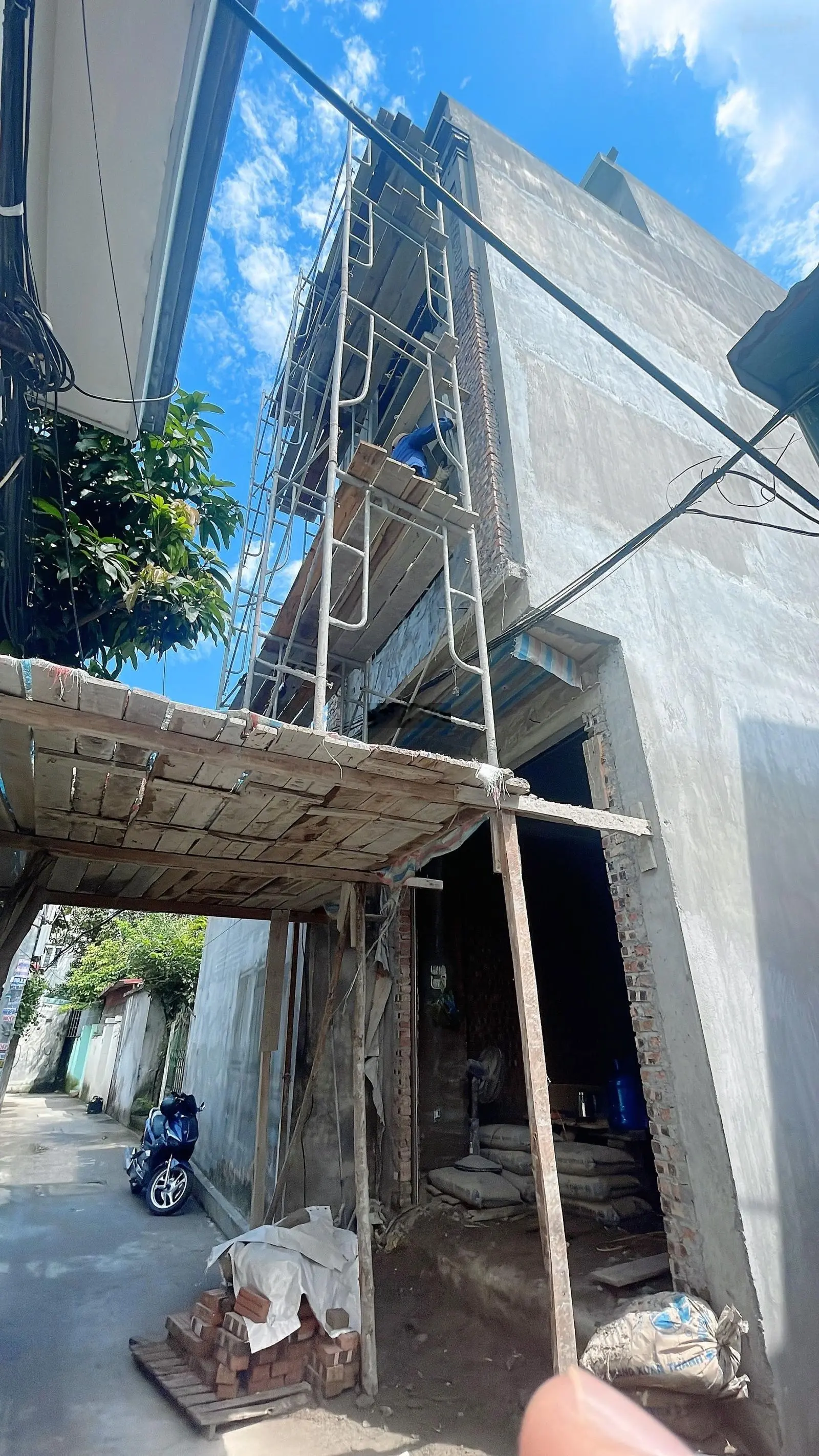 Nhà 4 tầng lô góc độc lập, ô tô đỗ thoải mái cách nhà mấy bước chân tại Aeon
