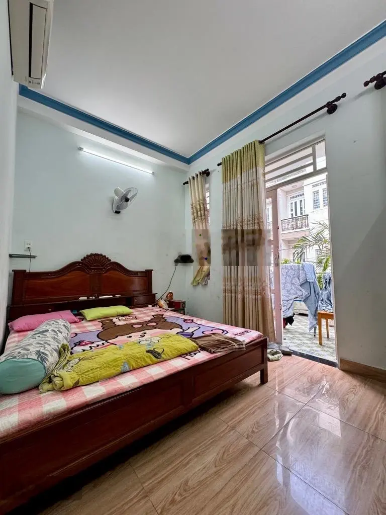 3 tầng BTCT, 60m2(150m2 sàn), ngay chợ Đông Quang, đường nhựa 8m, 100m ra Nguyễn Ảnh Thủ