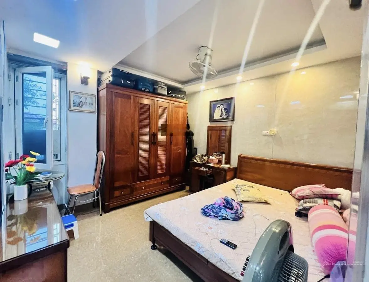 Bán nhà Nguyễn Chí Thanh, Đống Đa, 2 thoáng, ô tô tải đỗ ngày đêm, hố thang máy, dân trí cao.