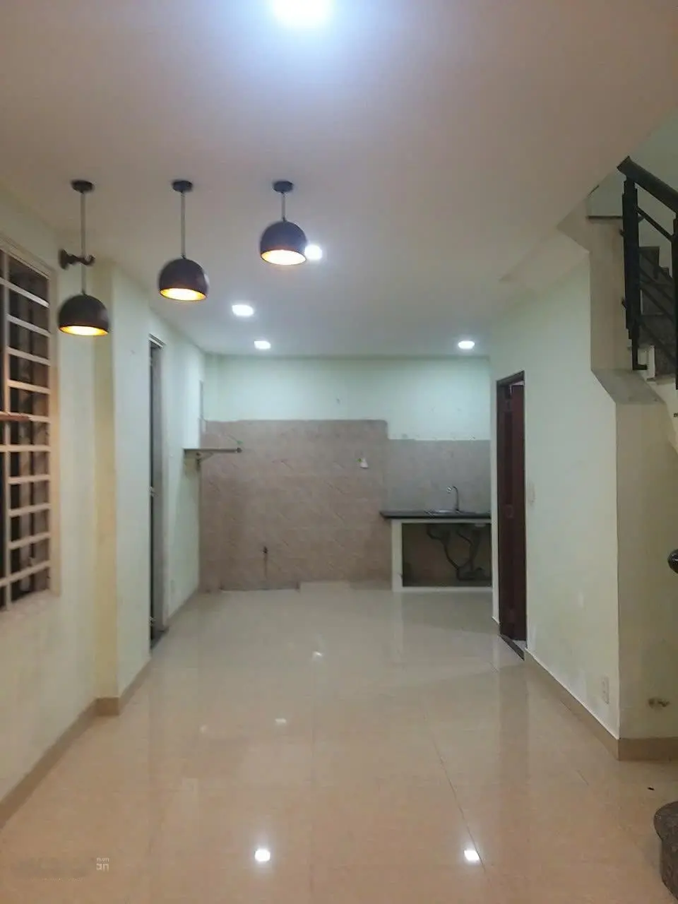 Nhà 1 trệt 1 lầu bên hông chợ Long Trường dt 53m2 sàn 80m2 giá 3.35 tỷ