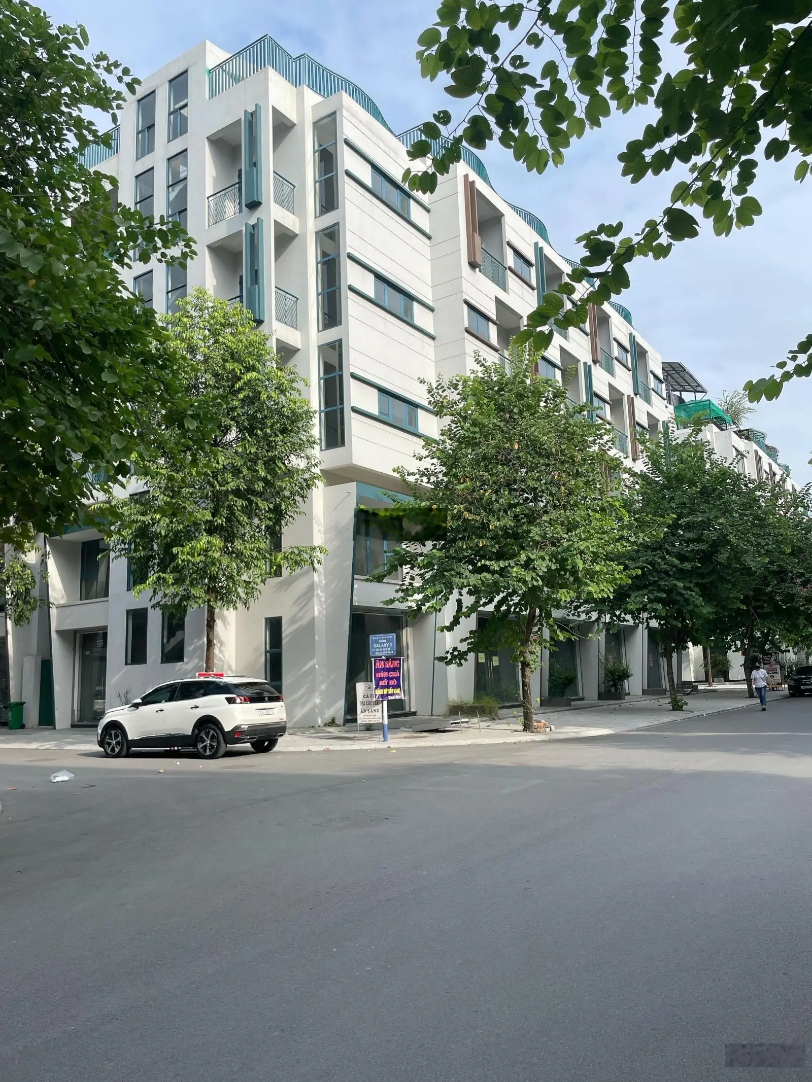 CC bán liền kề Galaxy TSQ Vạn Phúc góc và cạnh góc hoàn thiện full giá 25 tỷ. LH: 0963 689 ***