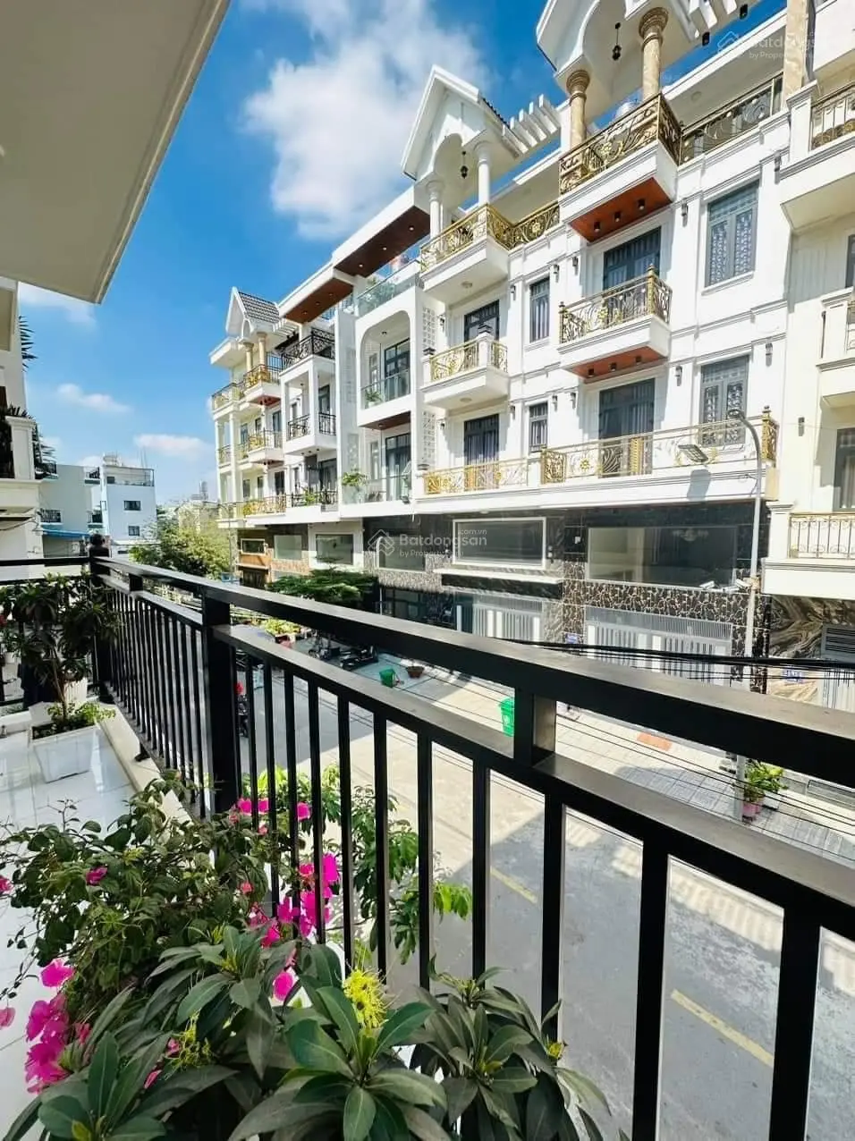 Nhà mới đẹp 4 tầng, đường 12m, Nguyễn Văn Quá. Ngay Giáo Xứ Chợ Cầu