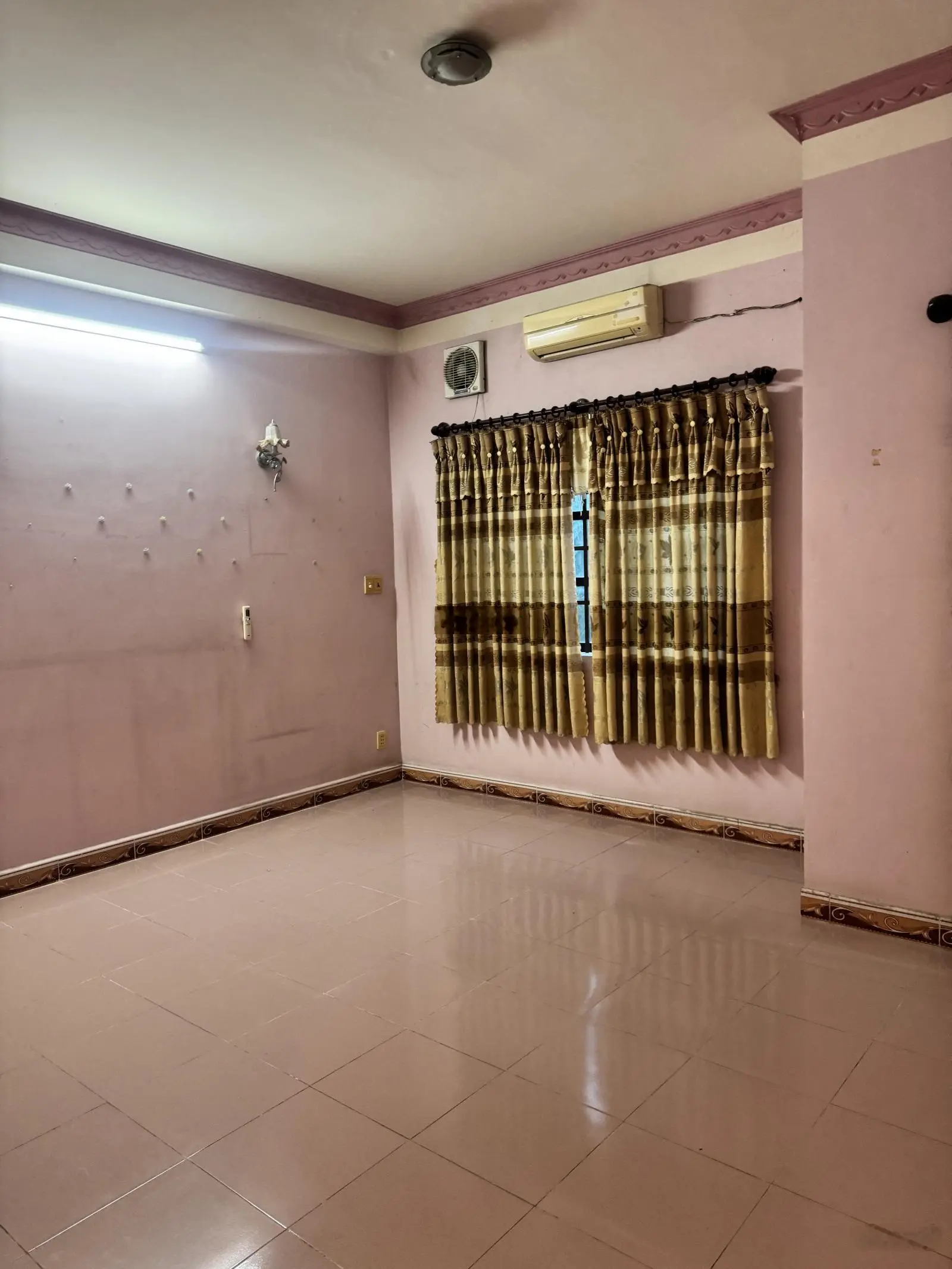 Chính chủ gửi bán căn nhà mặt tiền đường 49 phường bình trưng đông Q2. Tp thủ Đức