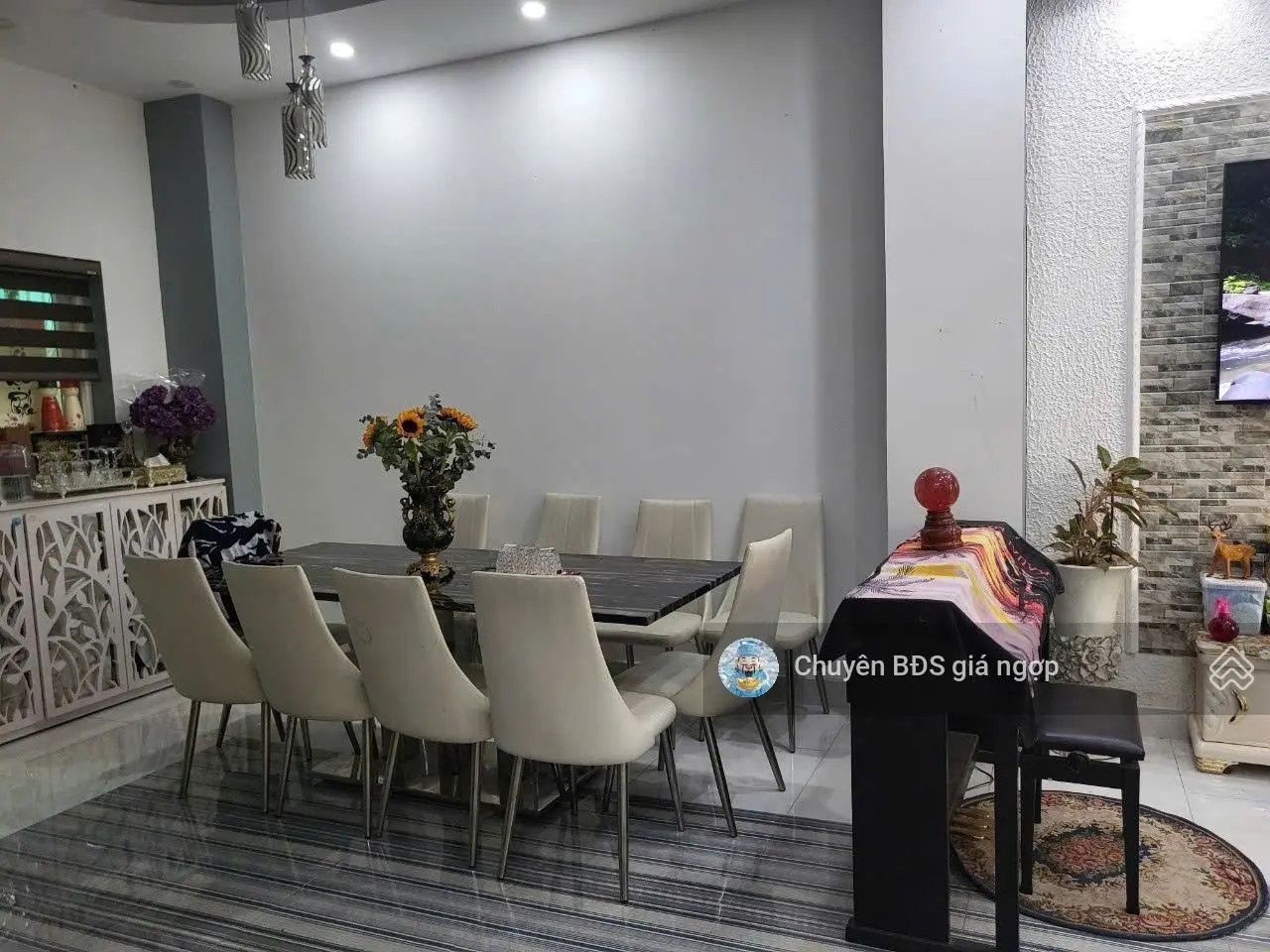 Cực hot! Nhà 1 trệt 2 lầu ngay vòng xoay Phú Hữu Có dòng thu nhập sẵn hàng tháng 12tr/ tháng - SHR