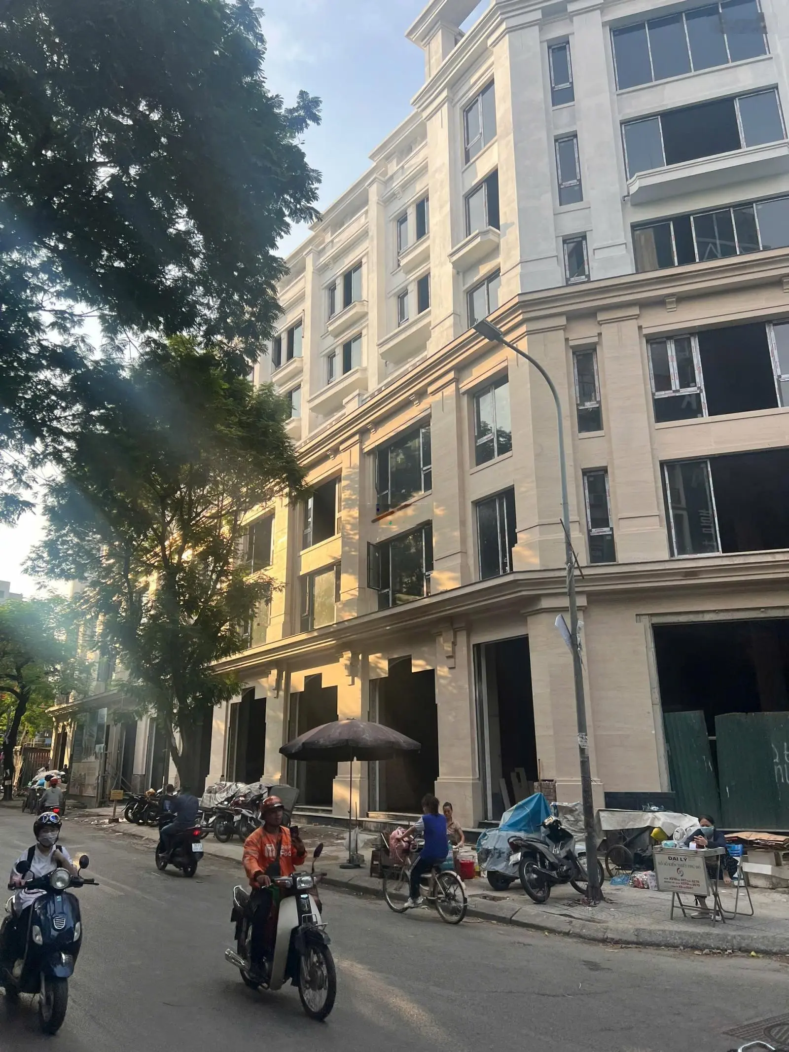 Bán nhà phố Chùa Láng xây sẵn 5 tầng, giá rẻ nhất Thị trường