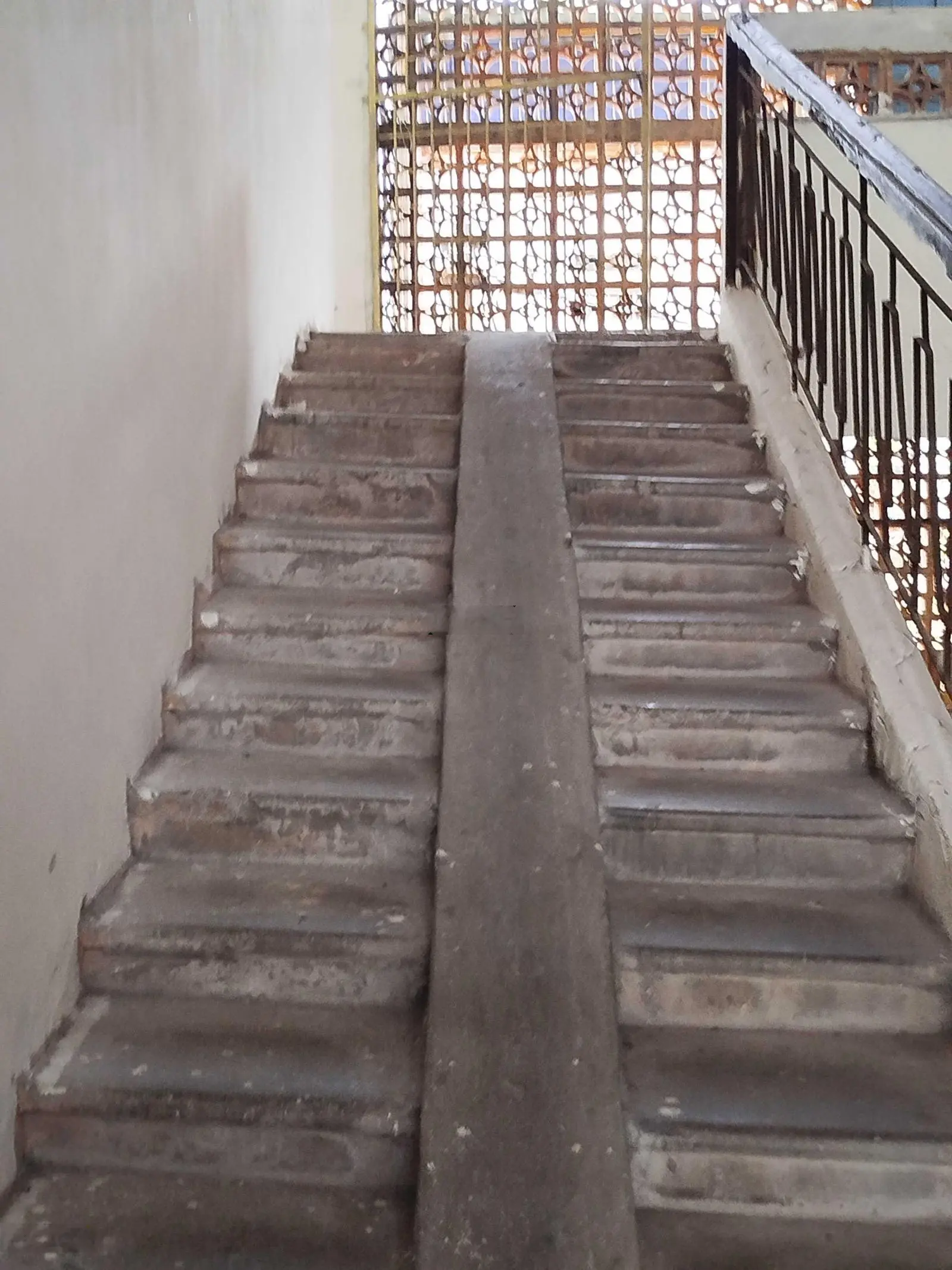BÁN NHÀ TẬP THỂ ĐƯỜNG LÁNG - ĐỐNG ĐA - 20M RA PHỐ - TẶNG FULL NỘI THẤT - 55M - 2 NGỦ - 1VS - 3TỶ