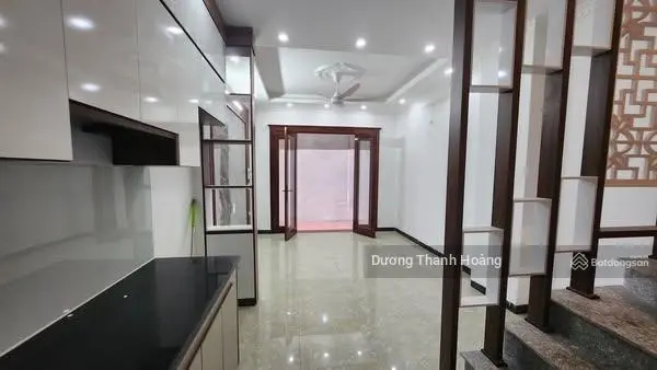 Nhà 5 tầng ngay ngã tư thạch bàn - cổ linh - chung cư quân đội , giá chỉ hơn 5 tỷ chút