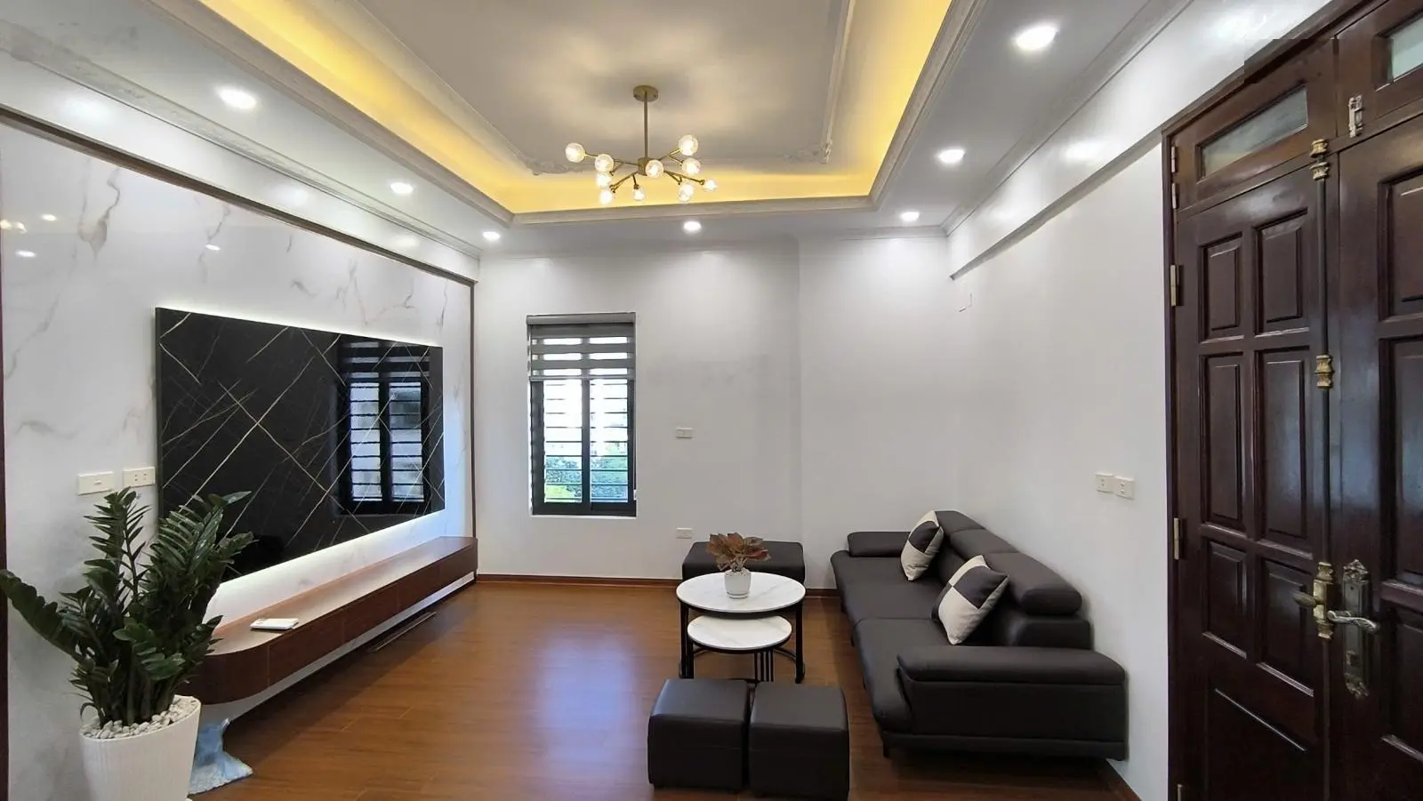 (Nhà đẹp) bán căn hộ tại dự án: C2 - Nguyễn Cơ Thạch 2PN + 1 2VS, 82m2, full nội thất, BC Đông Nam