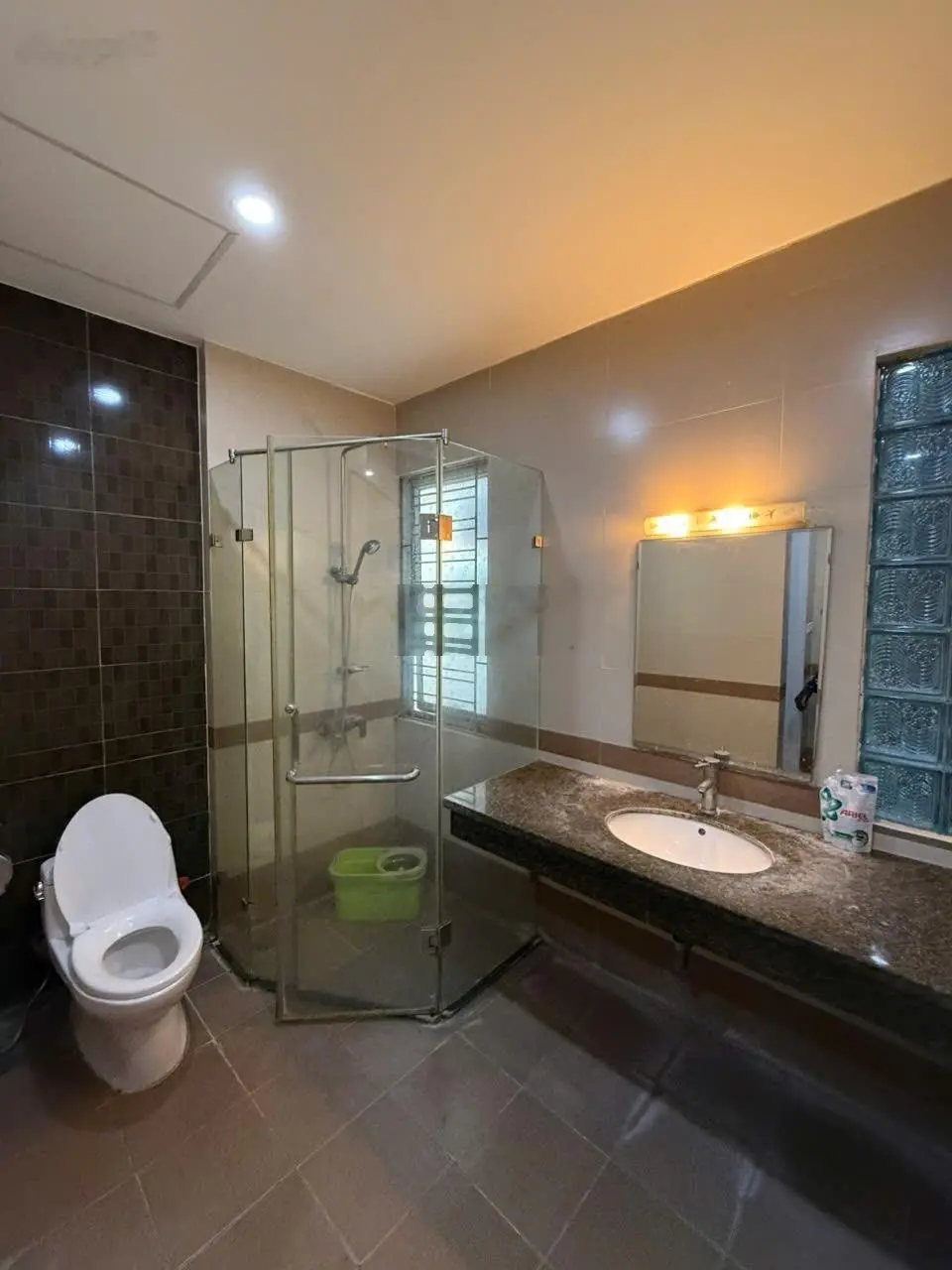 Chính chủ cần bán gấp căn nhà Vạn Phúc - dt 30m2 - 5 tầng