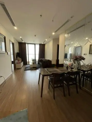 Bán căn hộ view hồ 3 phòng ngủ Vinhomes Skylake, tầng 26, sẵn hợp đồng thuê và nội thất, sổ lâu dài