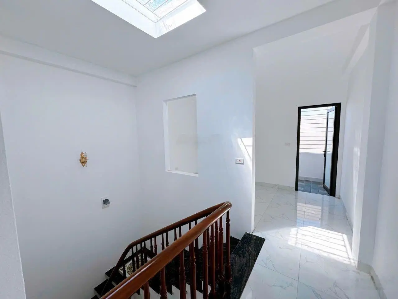 Bán nhà đơn lập 45m2x3T, ôtô đỗ, gần cầu Đông la, 7 phút ra Penika