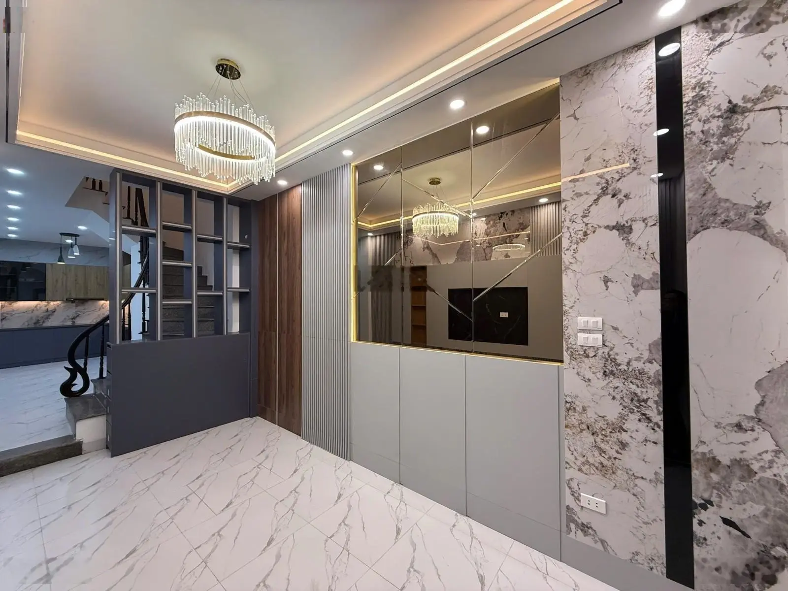 Bán gấp Nhà riêng đường Thịnh Quang 37m 4Tg, 3,3m chỉ 7,3 tỷ full nội thất 30m ra ô tô.