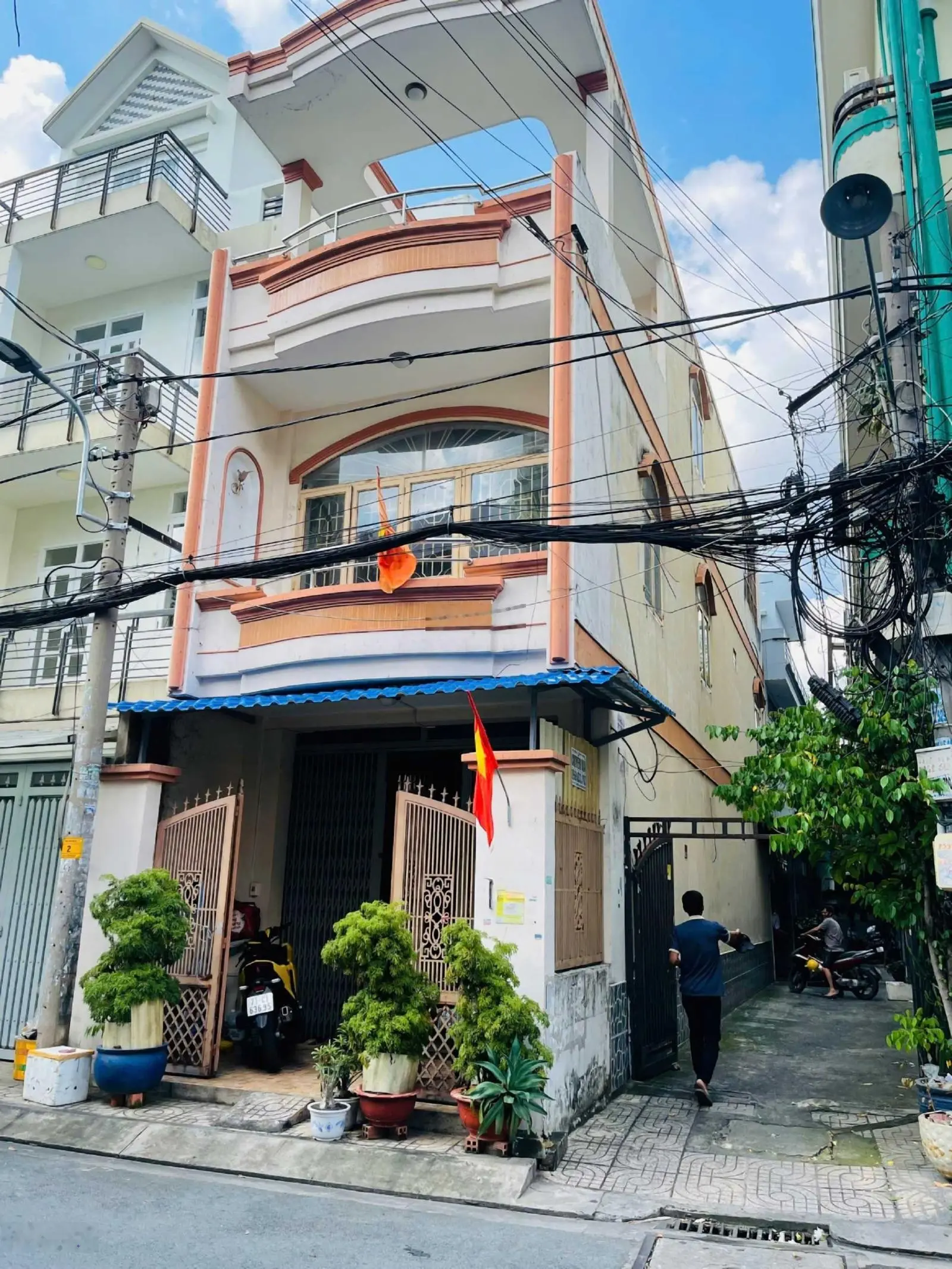 Bán nhà góc 2 mặt tiền Trần Văn Ơn, P. Tân Sơn Nhì, Q. Tân Phú, DT 4*17,1m, 2 lầu 4PN, giá 9,75 tỷ
