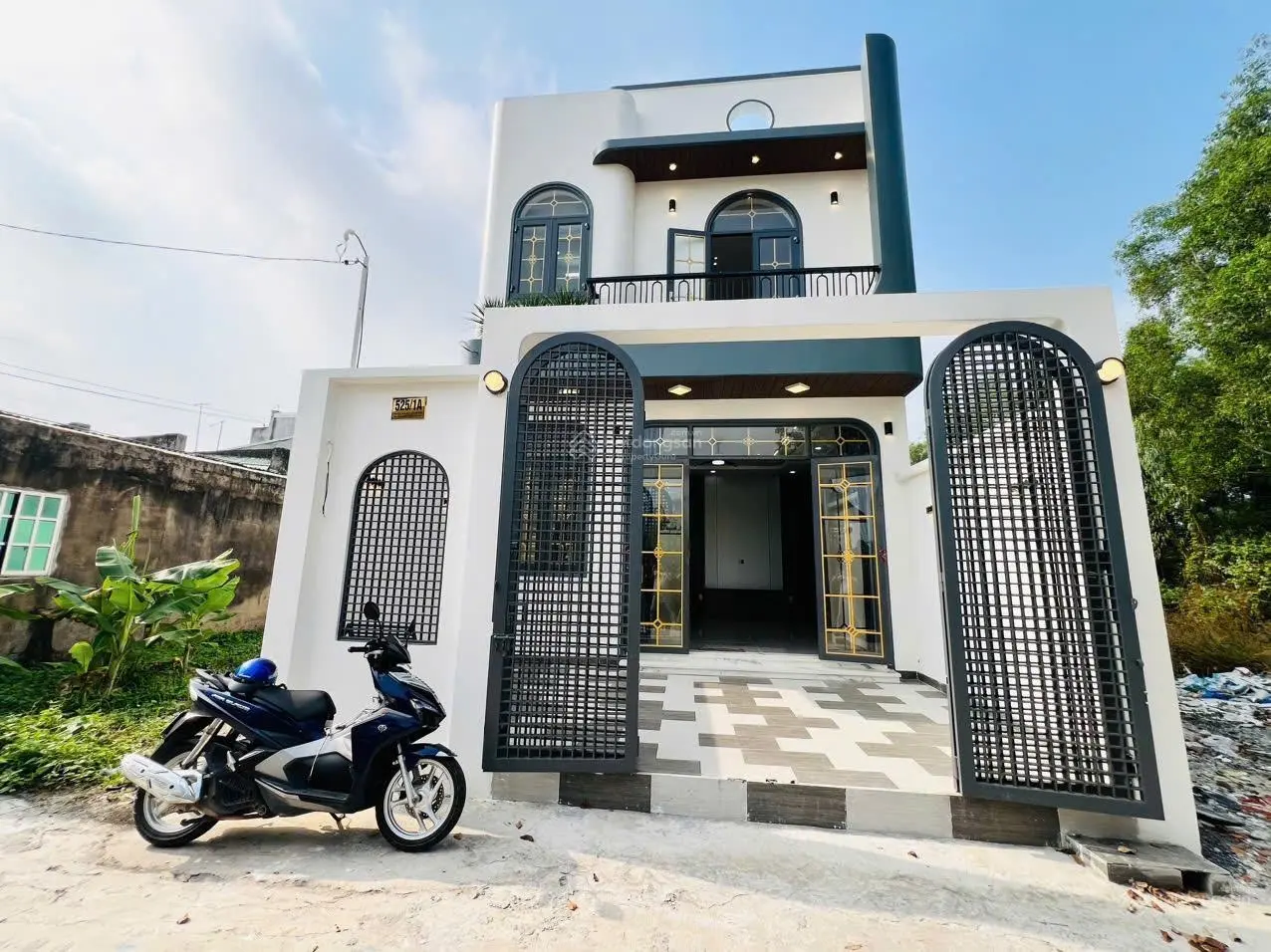 Chính chủ cần bán căn nhà tâm huyết, giá chỉ 3,25 tỷ/100.8m2, nhà mới đẹp y hình. LH: 0903316319
