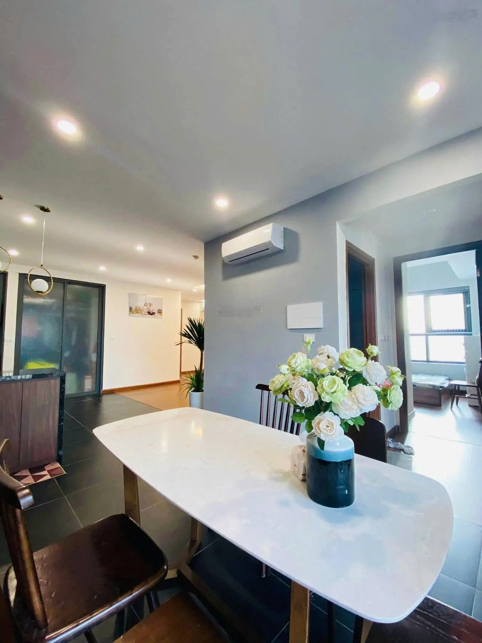 Gia đình tôi chuyển xuống liền kề cần bán gấp căn hộ 4 pn. Để lại toàn bộ nội thất cho khách mua