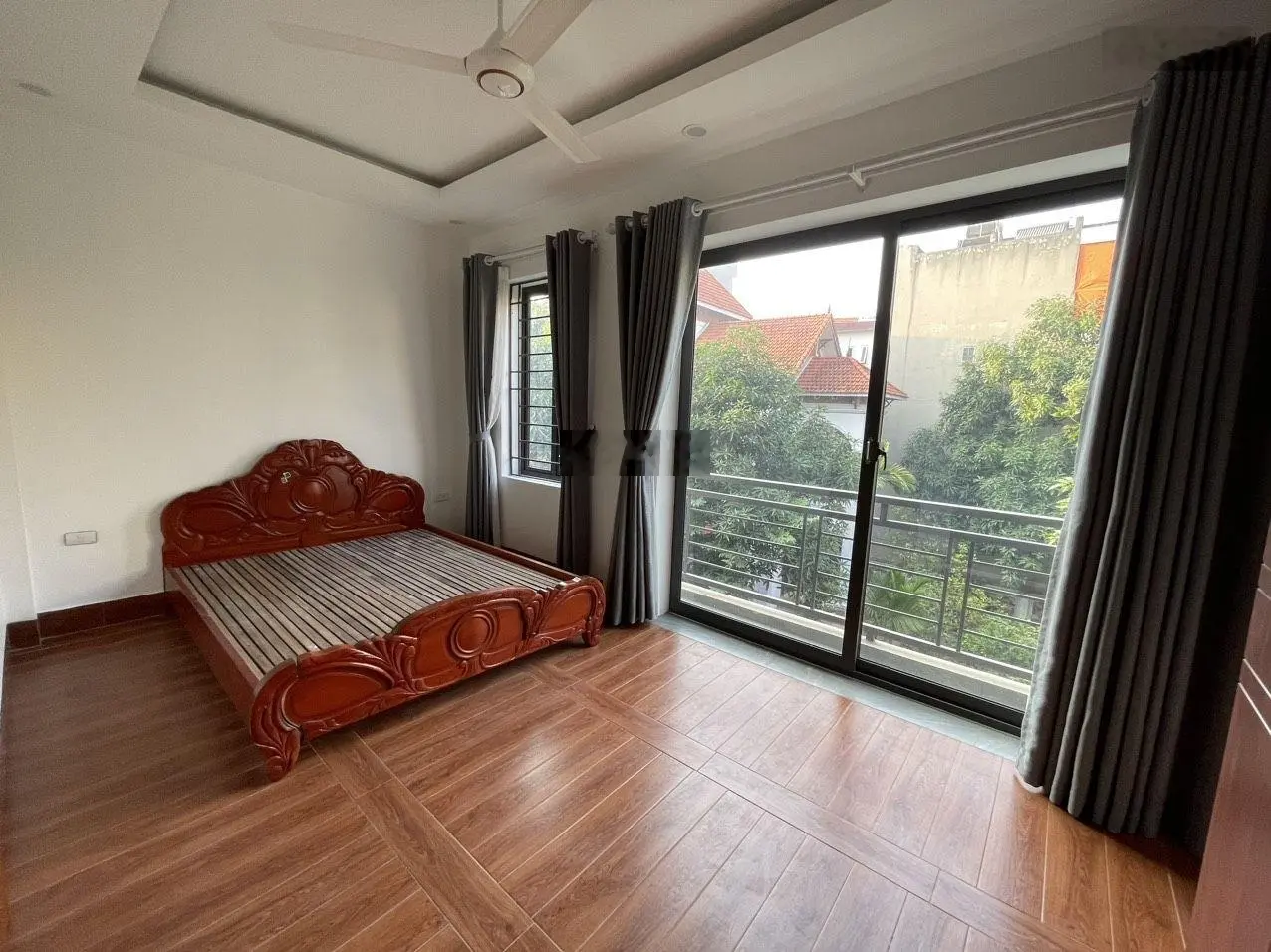 Nhà gần bệnh viện Phương Đông, diện tích 30m2, 5 tầng, mặt tiền 5.23m. Mặt tiền thoáng mát