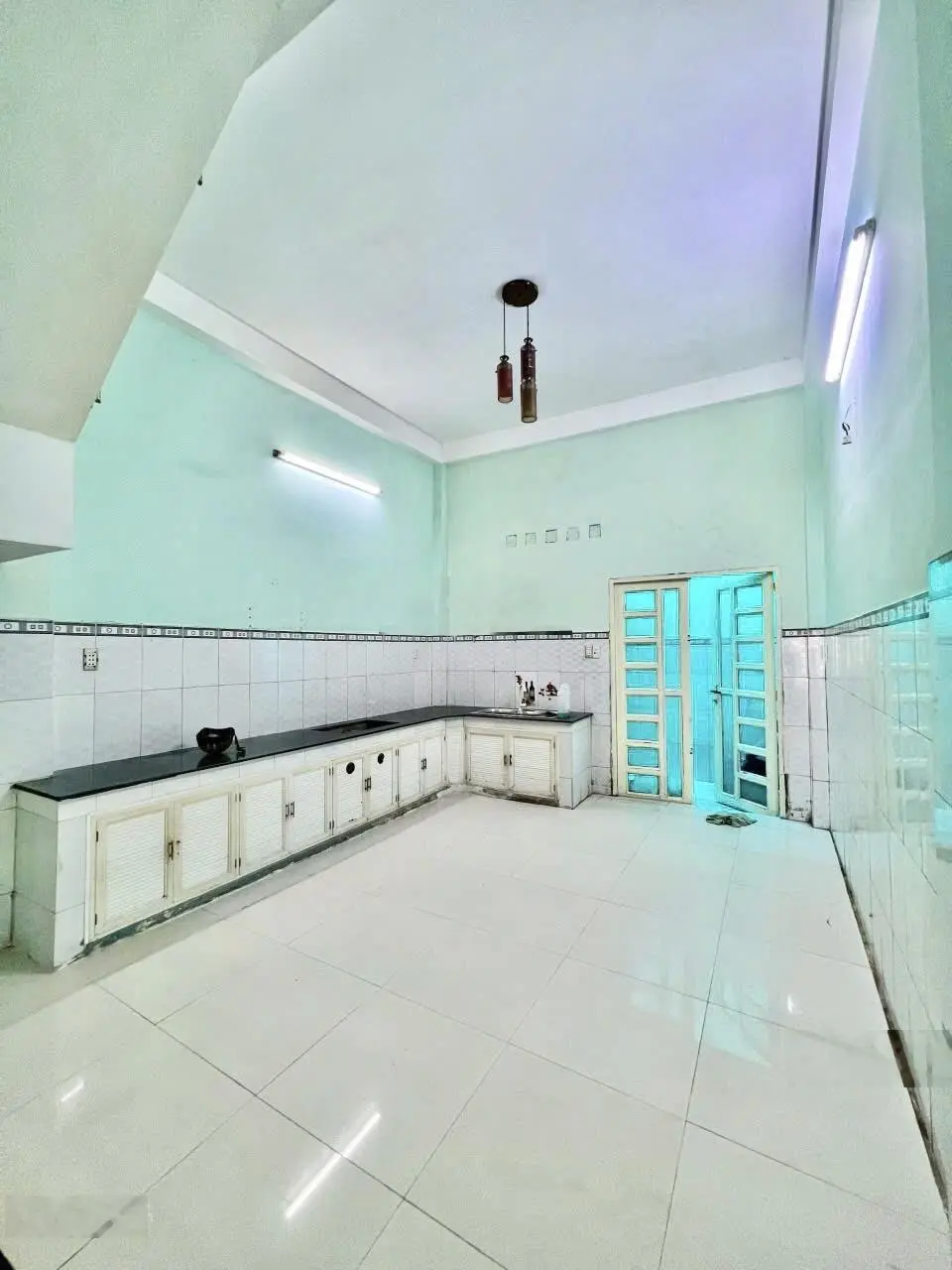 Bán gấp nhà 2 tầng Hương Lộ 2 - 76m2 - hẻm xe hơi - 3 PN 2 WC - sổ riêng - 4,75 tỷ