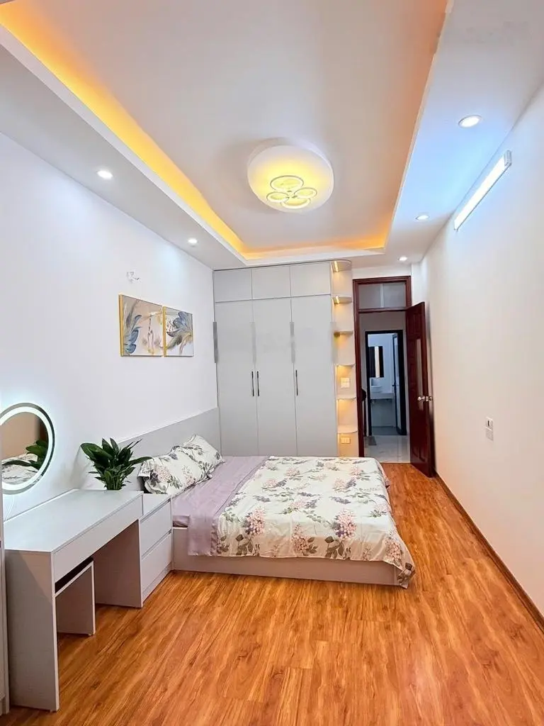 Nhà Lĩnh Nam, tầm tiền hiếm, 34m2 5 tầng, nhà mới, giá 5.4 tỷ